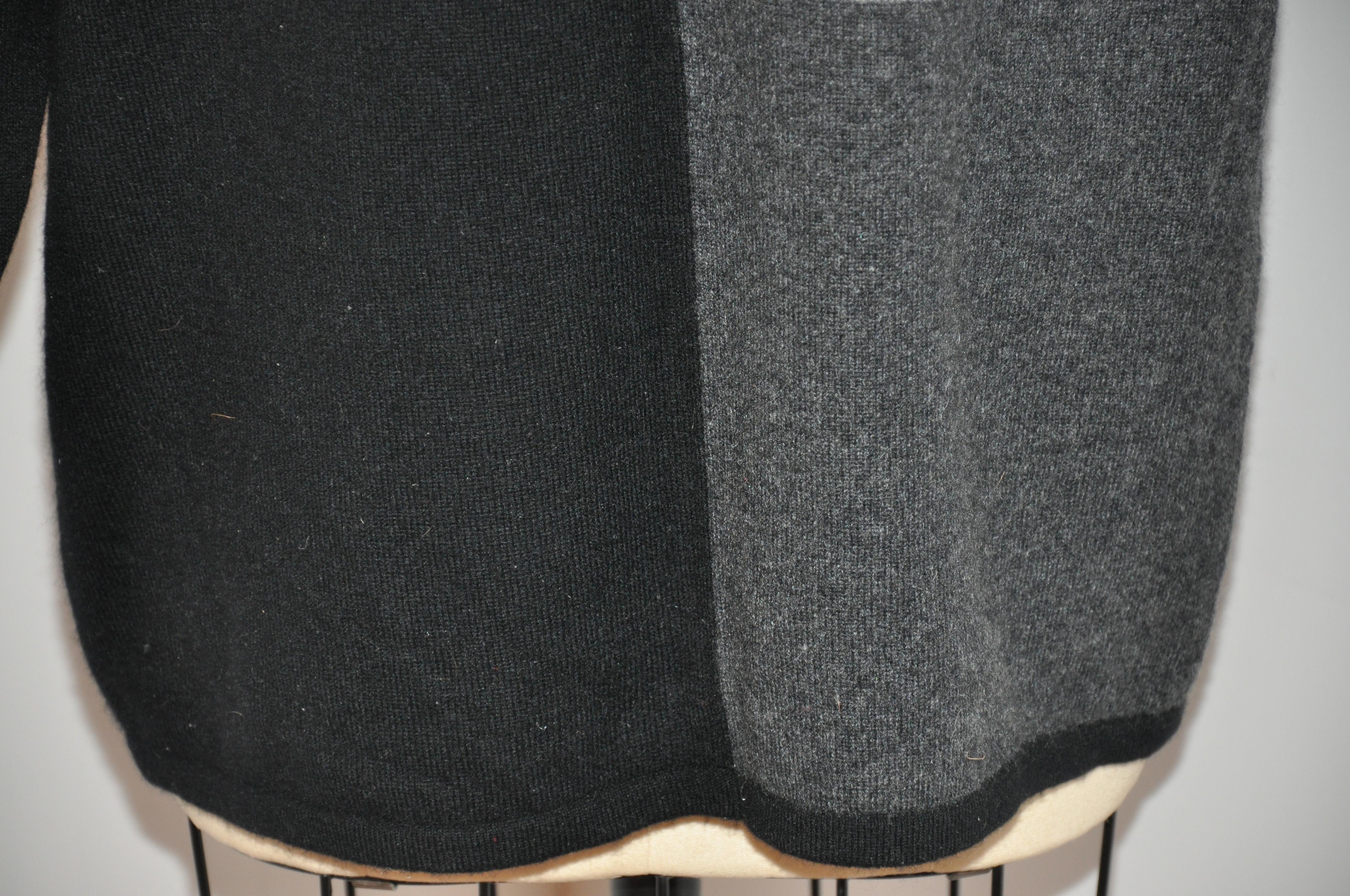 Tunique à 2 poches en cachemire noir, anthracite et gris à blocs de couleurs abstraits en vente 3