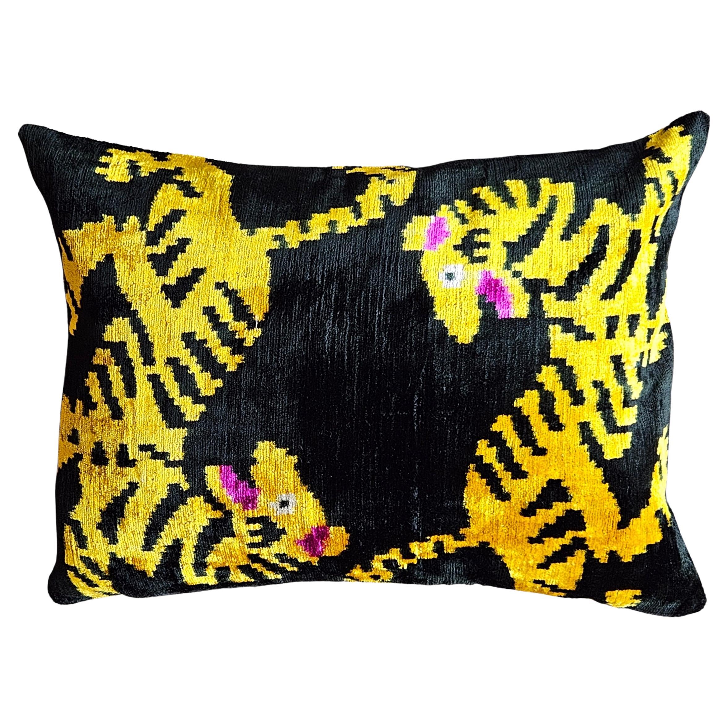 Black Cheetas Silk Velvet Handmade Pillow For Sale