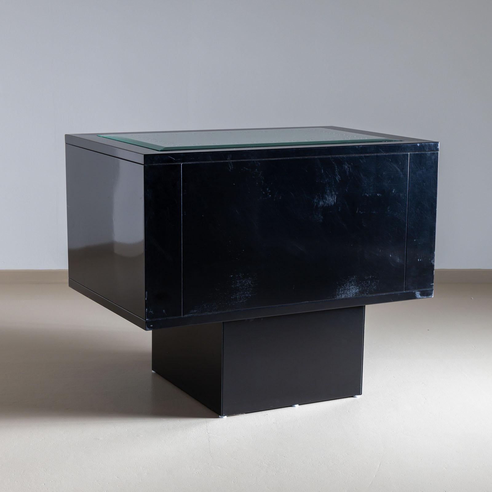 Black Chest of Drawers and Night Stands by Matteo Thun, Italy 1980s For Sale 2
