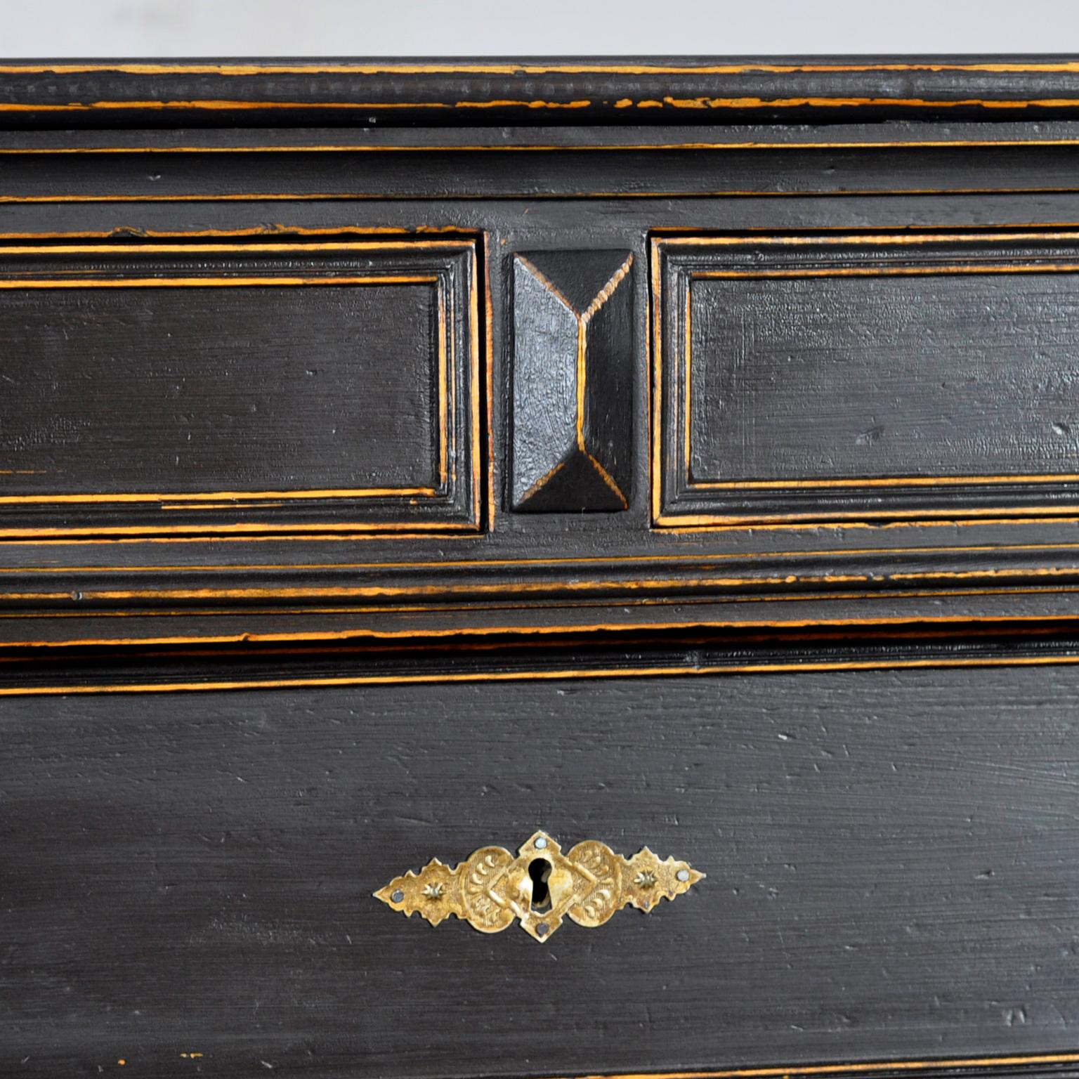 Black Chest of Drawers, circa 1900 en venta 4