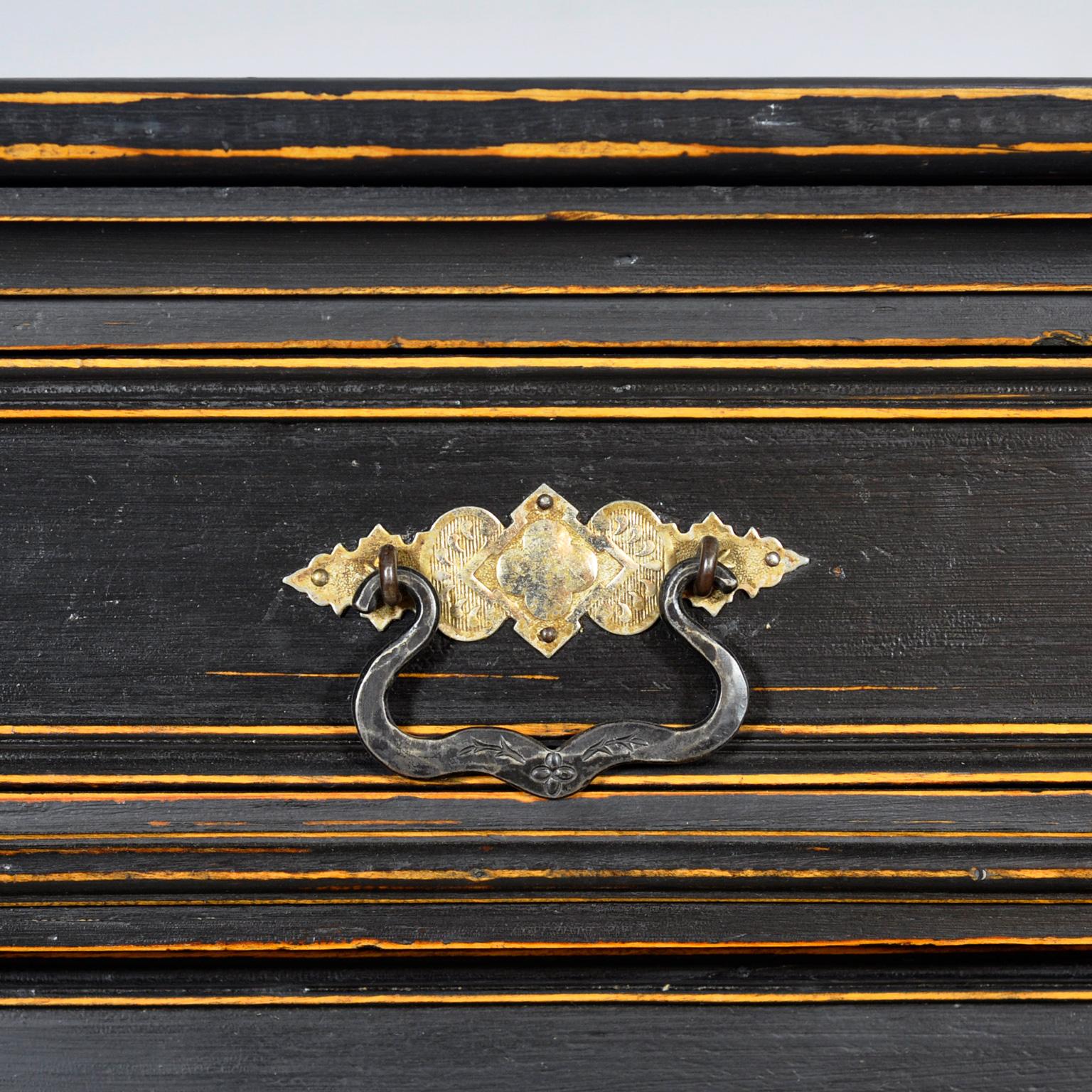 Black Chest of Drawers, circa 1900 en venta 5
