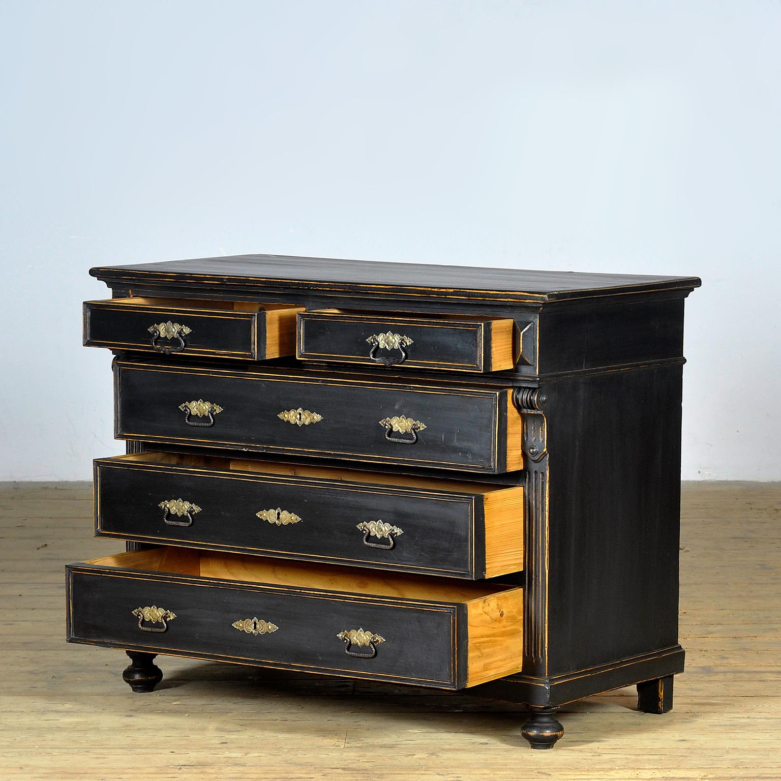 Black Chest of Drawers, circa 1900 Pintado en venta
