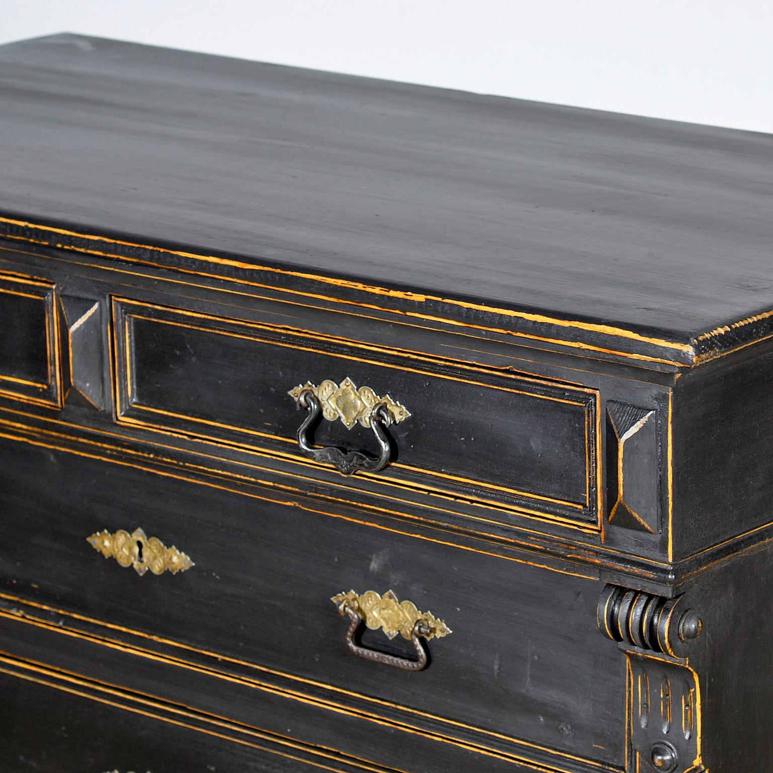 Black Chest of Drawers, circa 1900 principios del siglo XX en venta