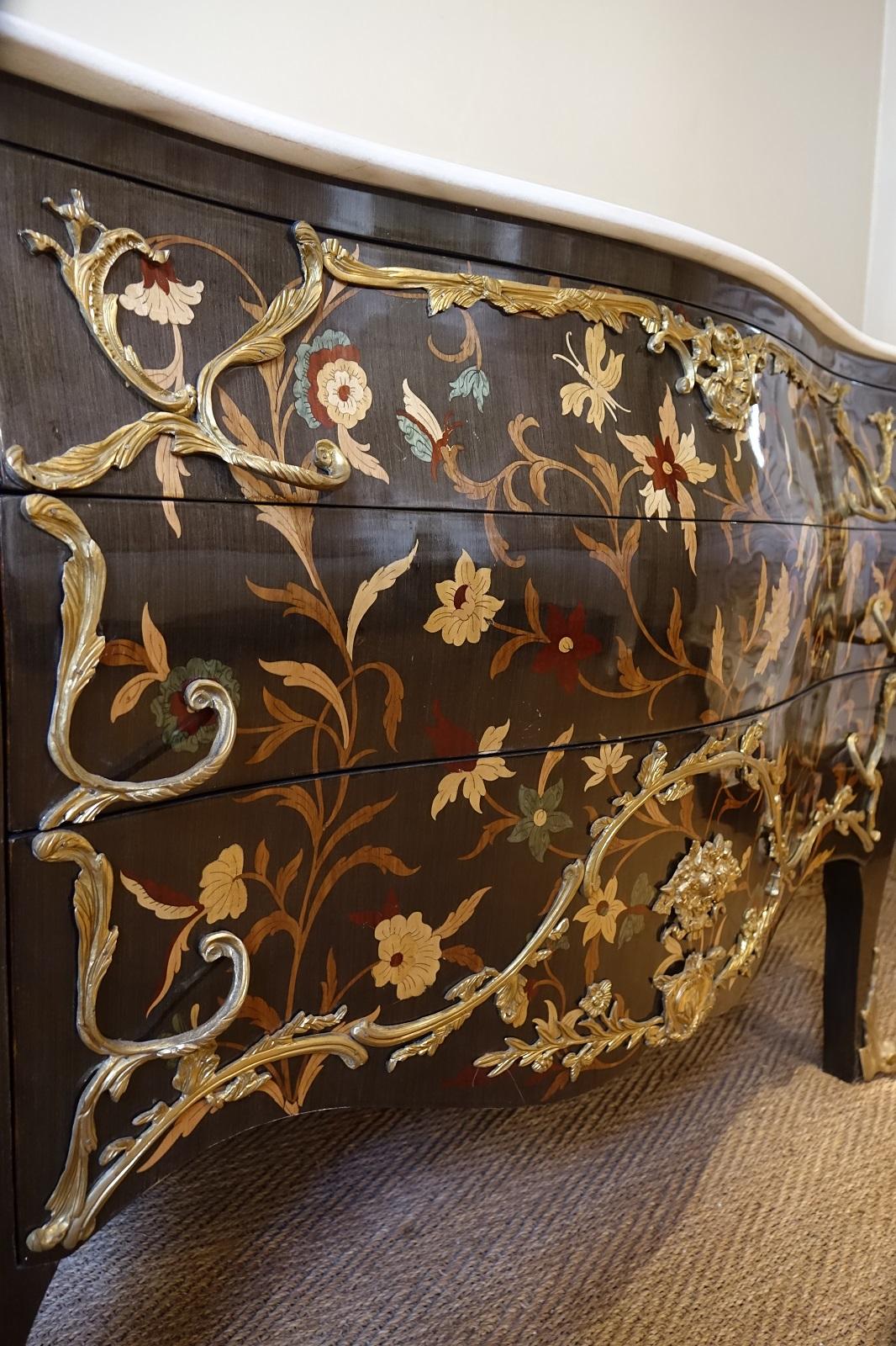 Black Chest of Drawers Louis XV Style In Excellent Condition For Sale In Estepona, ES