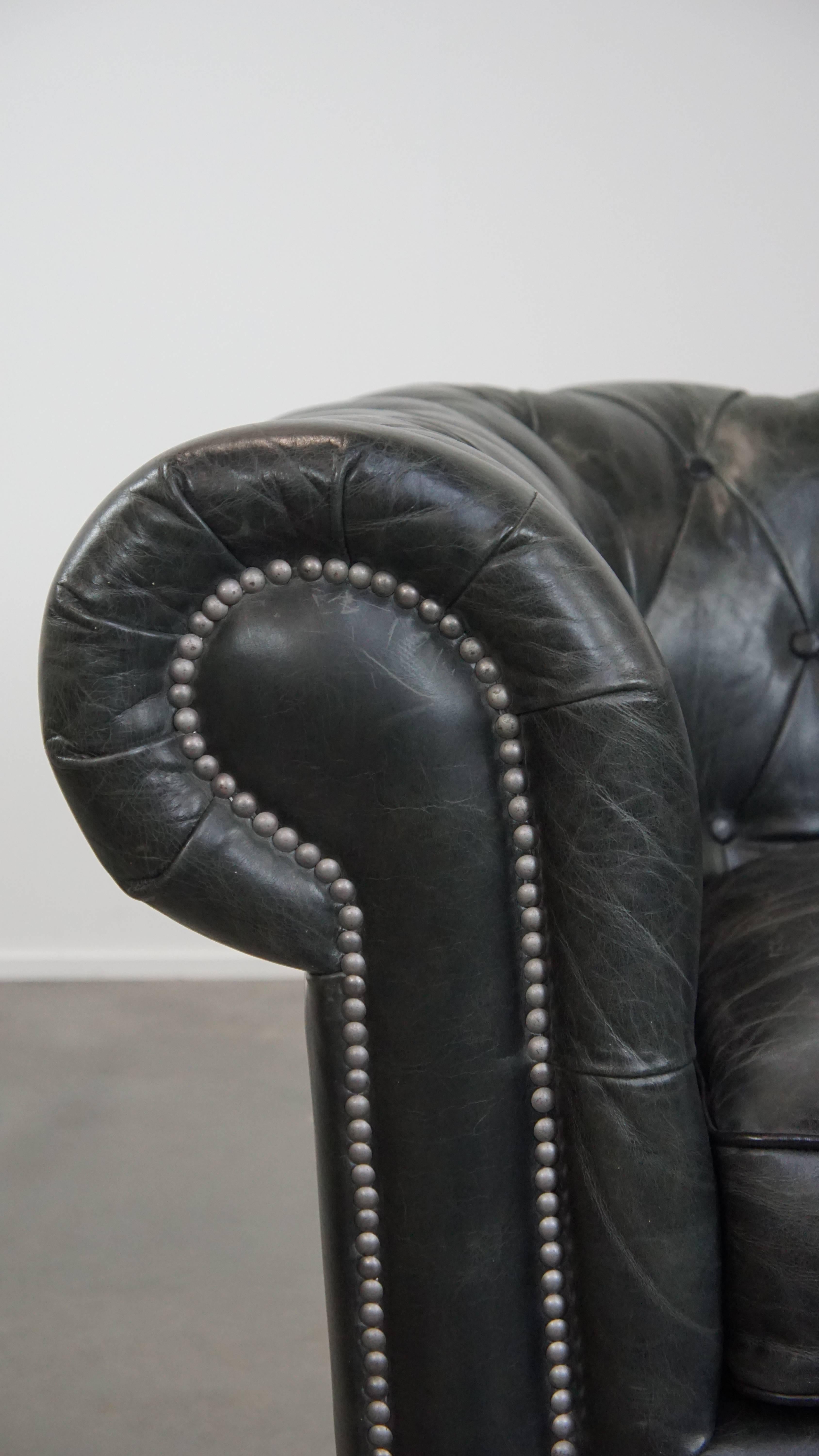 Fauteuil Chesterfield noir en cuir de vachette grainé en vente 3