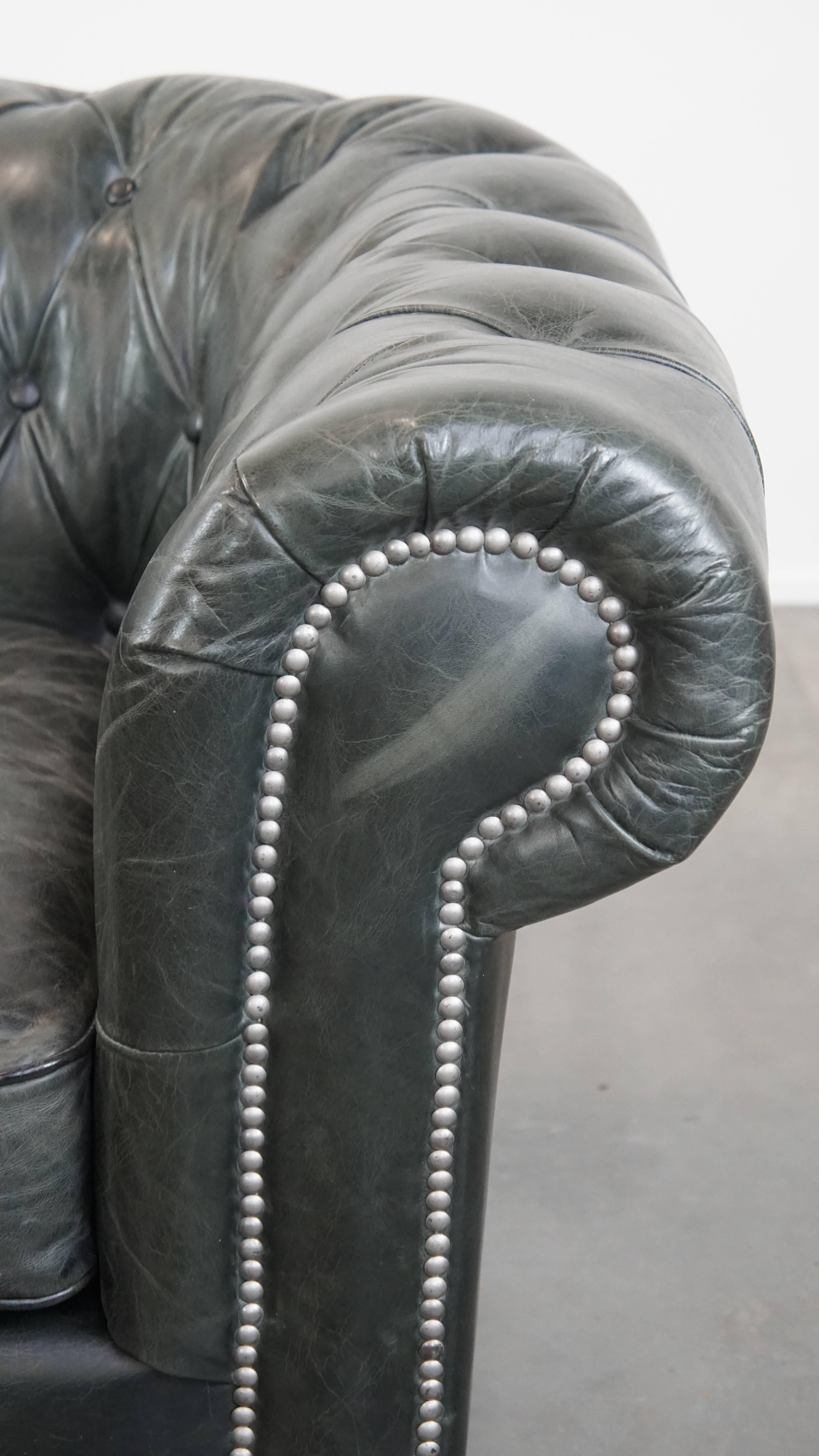 Fauteuil Chesterfield noir en cuir de vachette grainé en vente 5