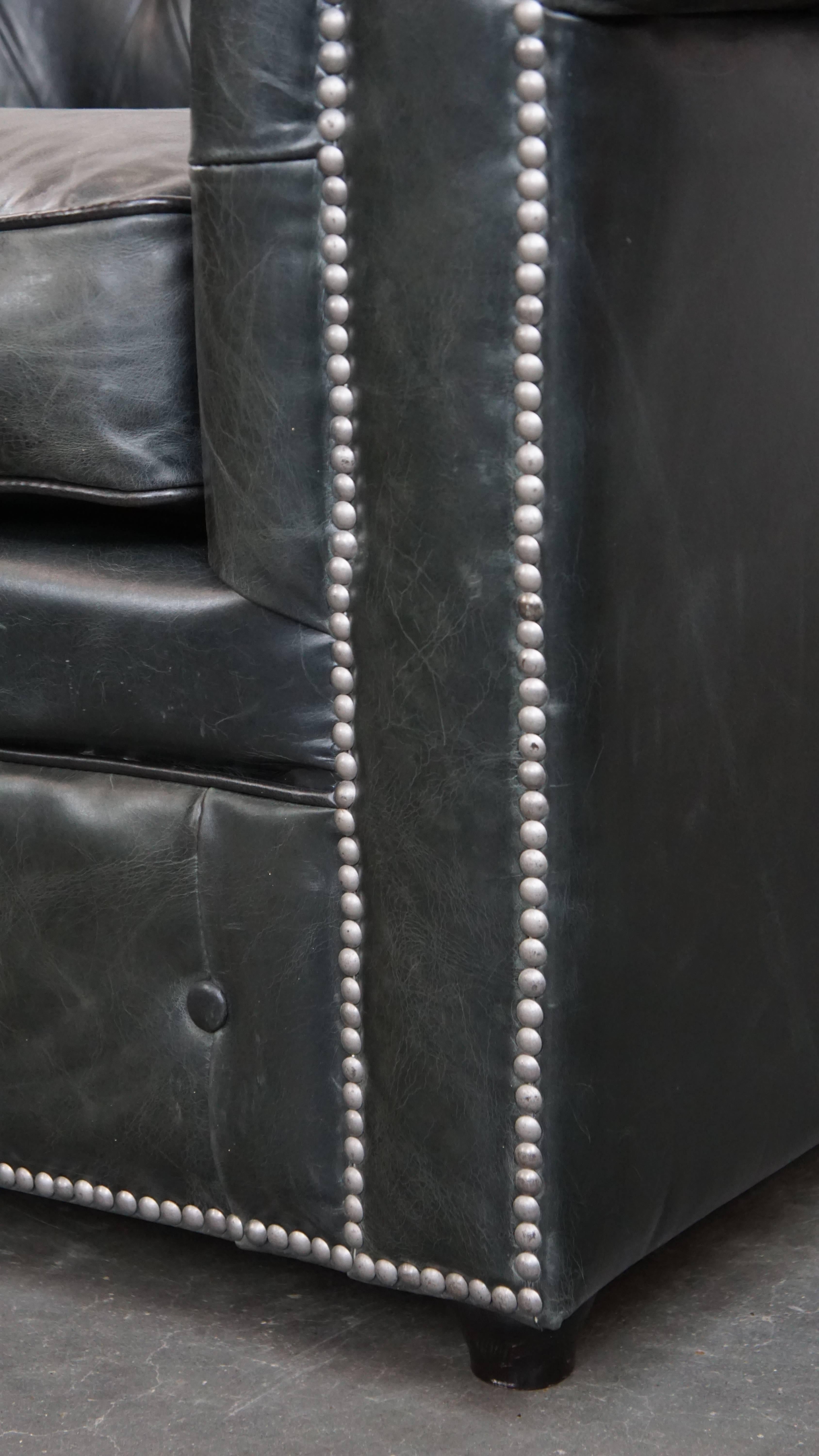 Fauteuil Chesterfield noir en cuir de vachette grainé en vente 6