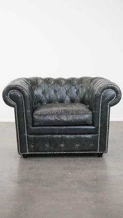 Fauteuil Chesterfield noir en cuir de vachette grainé