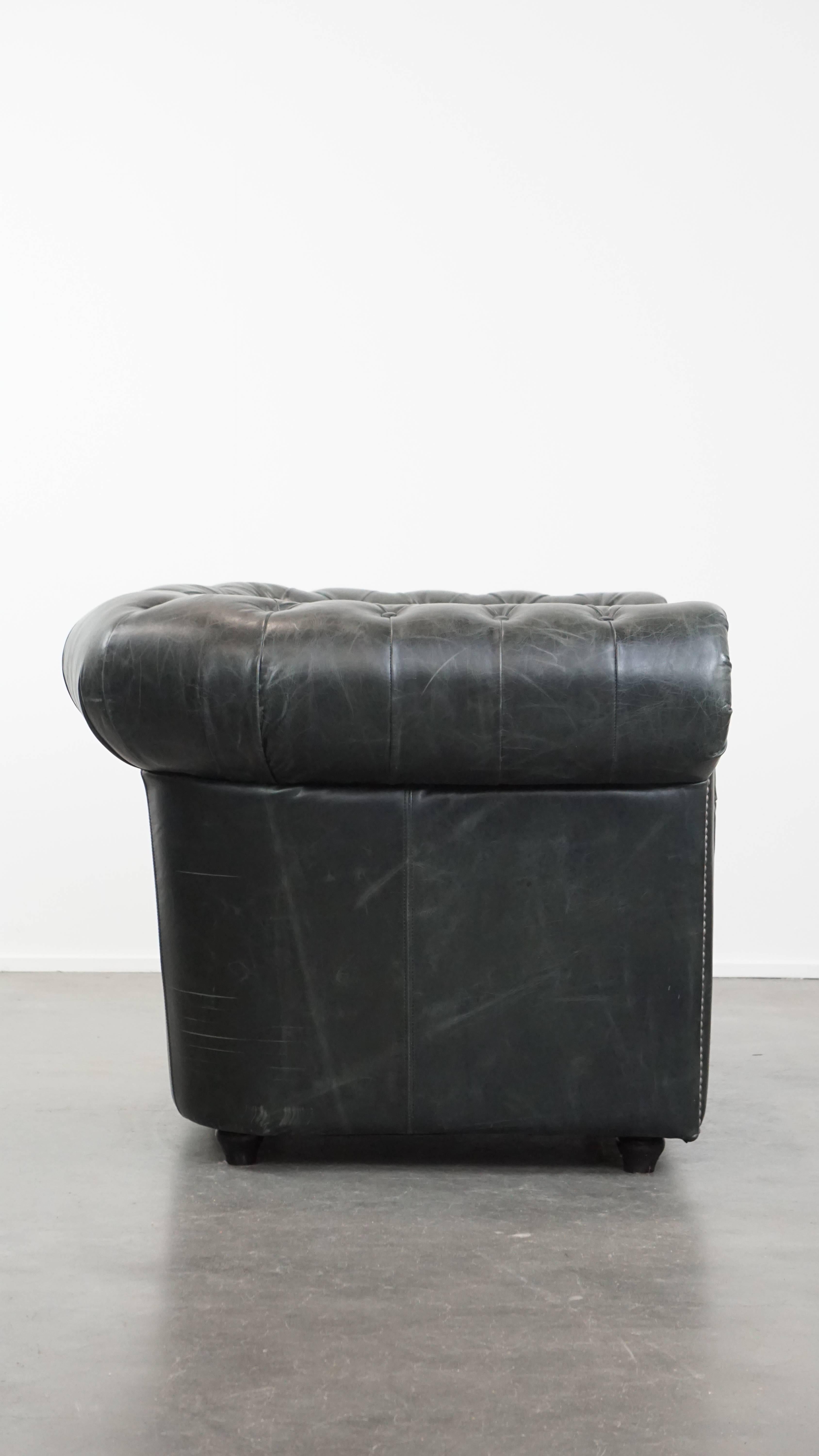 Romain classique Fauteuil Chesterfield noir en cuir de vachette grainé en vente