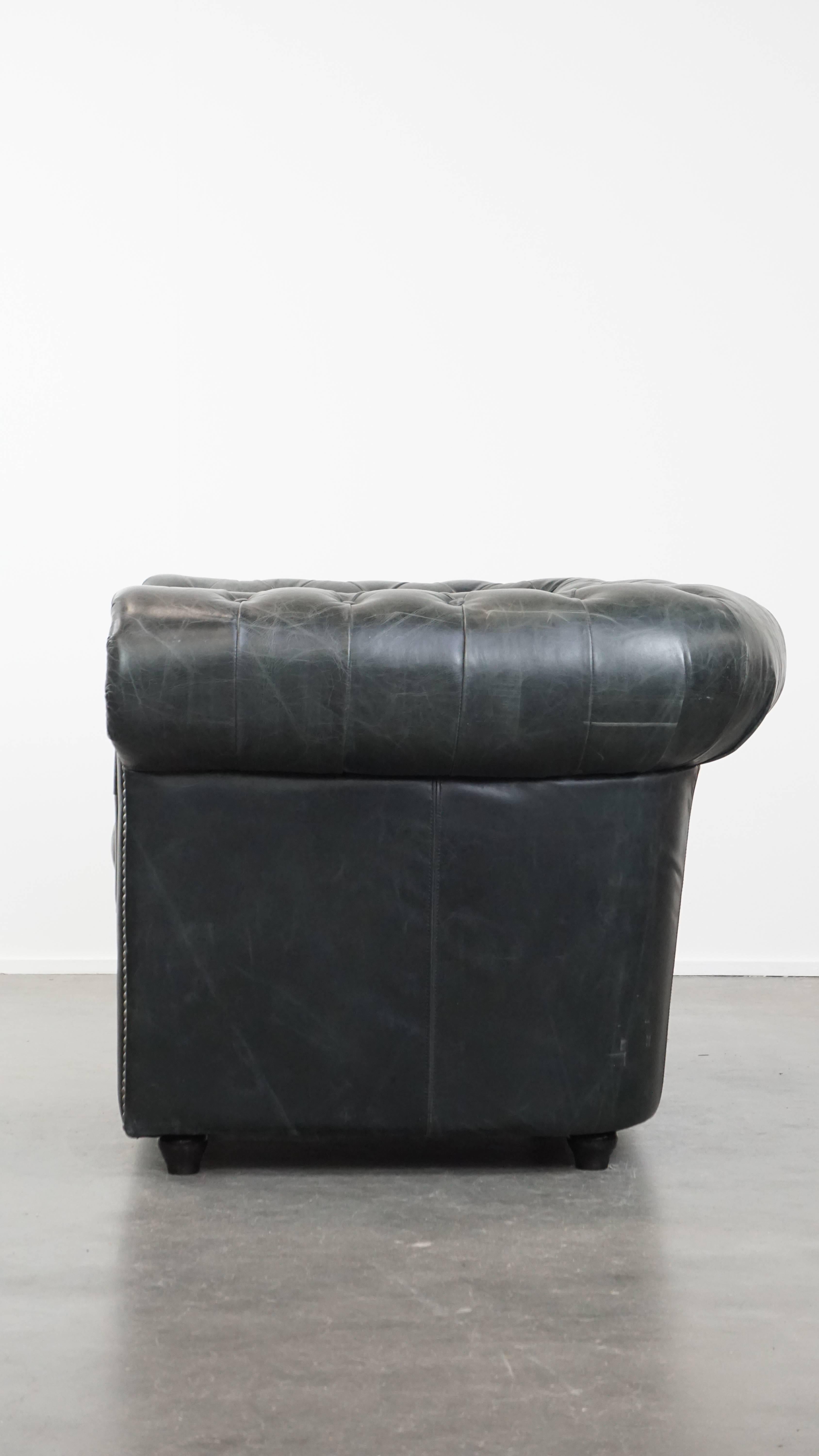 Fauteuil Chesterfield noir en cuir de vachette grainé Bon état - En vente à Harderwijk, NL