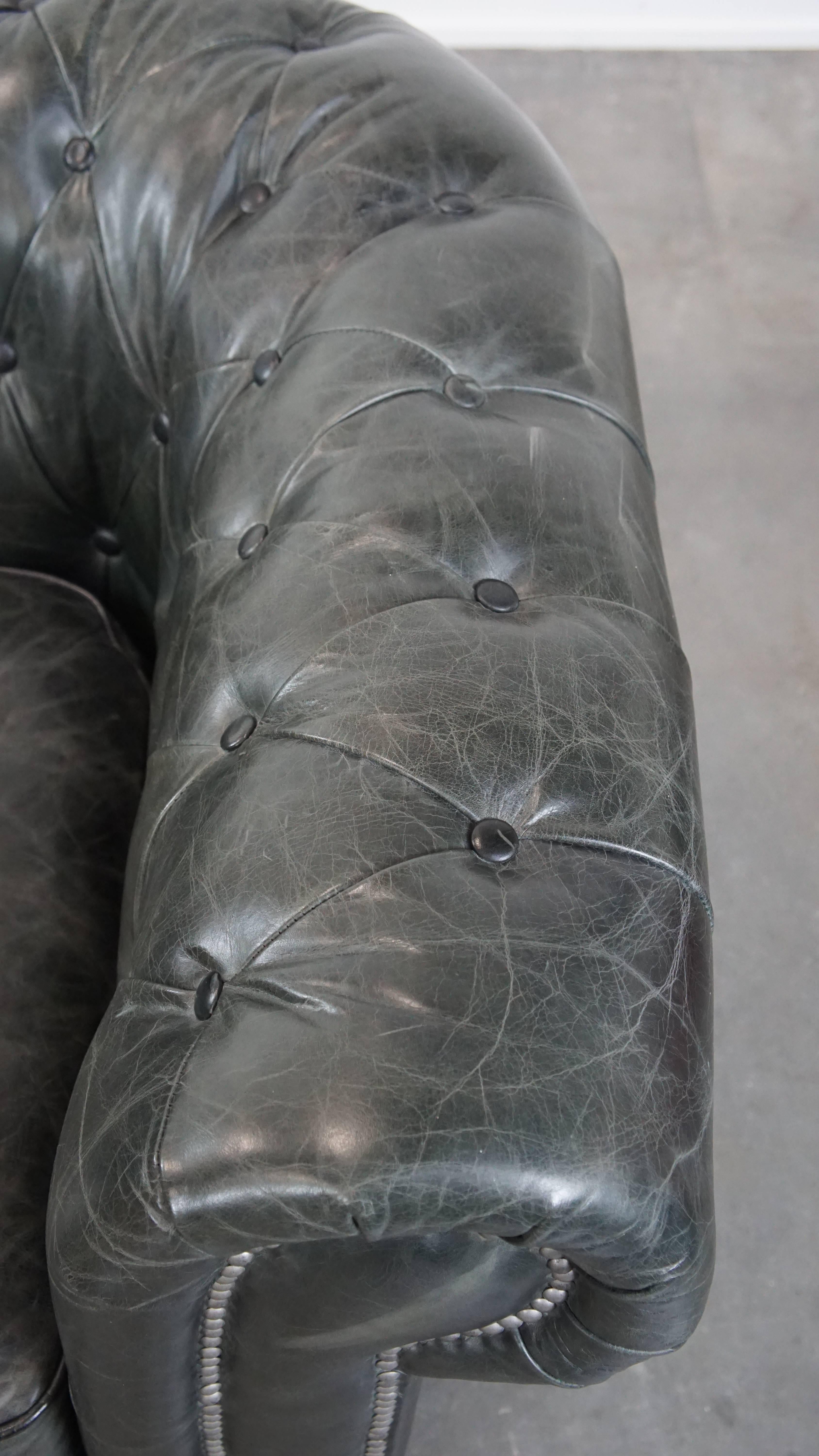 Fauteuil Chesterfield noir en cuir de vachette grainé en vente 1