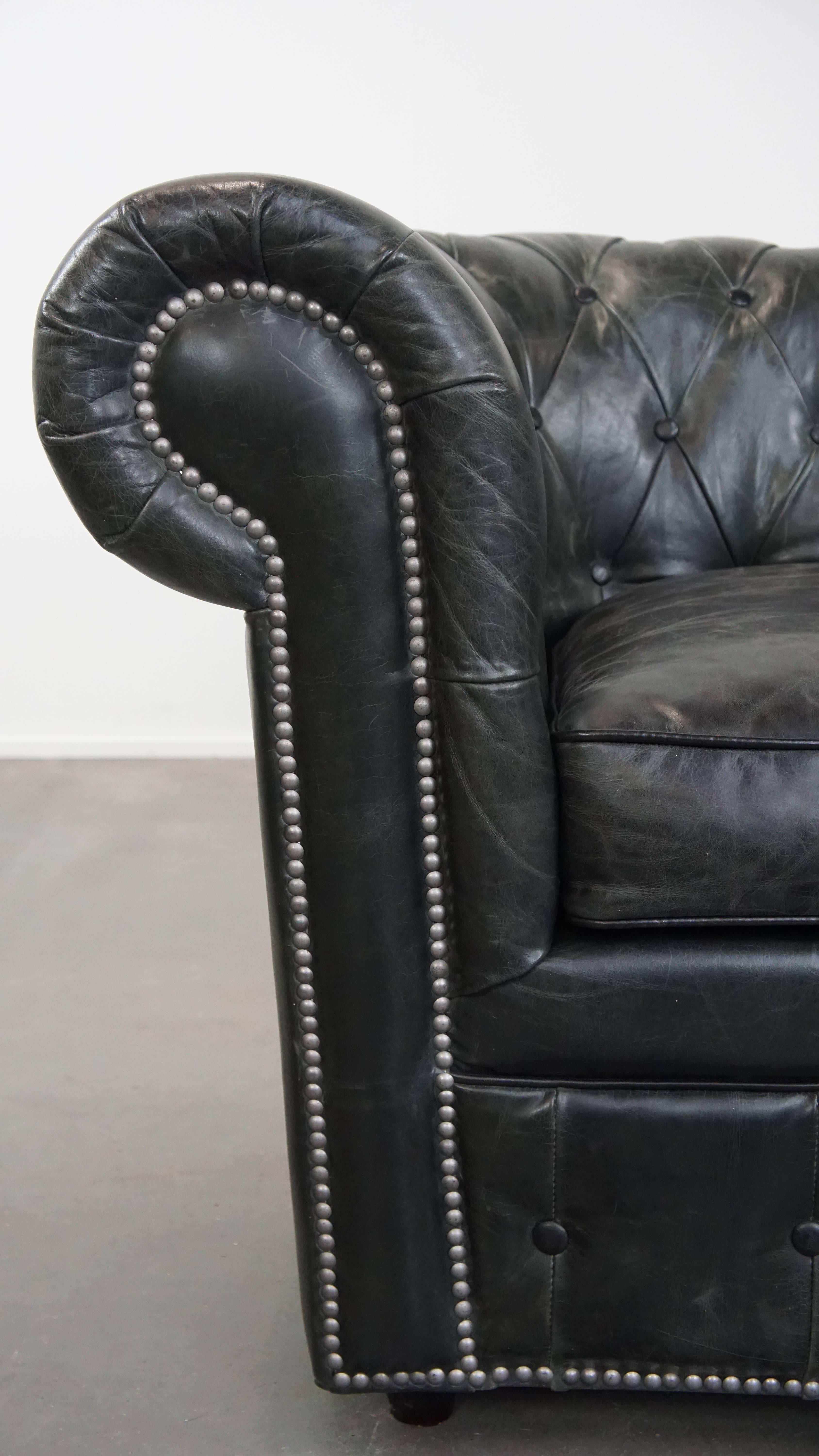 Fauteuil Chesterfield noir en cuir de vachette grainé en vente 2