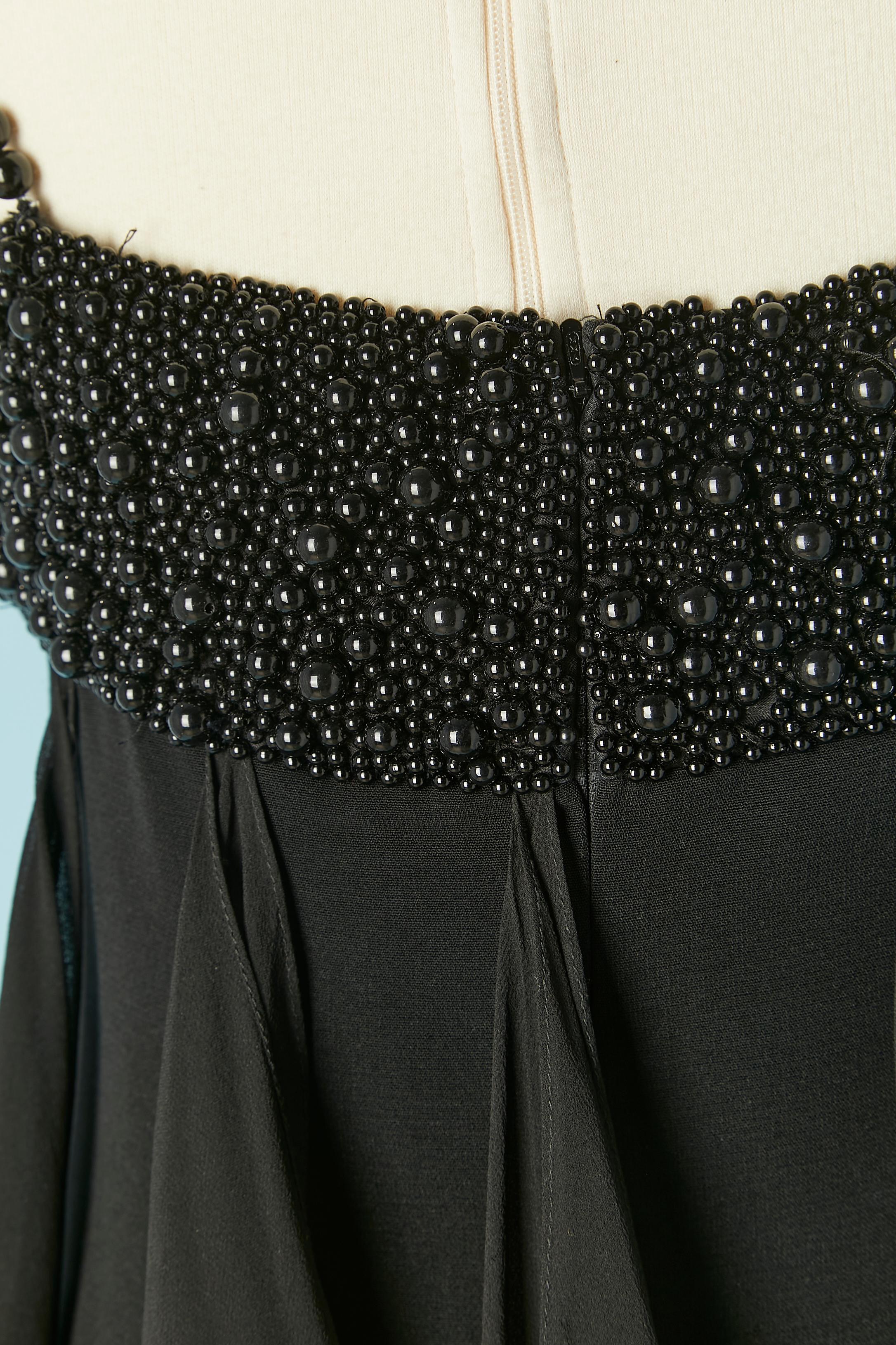 Vestido de cóctel de gasa negra con corpiño de cuentas negras BILL BLASS EVENING en venta 3