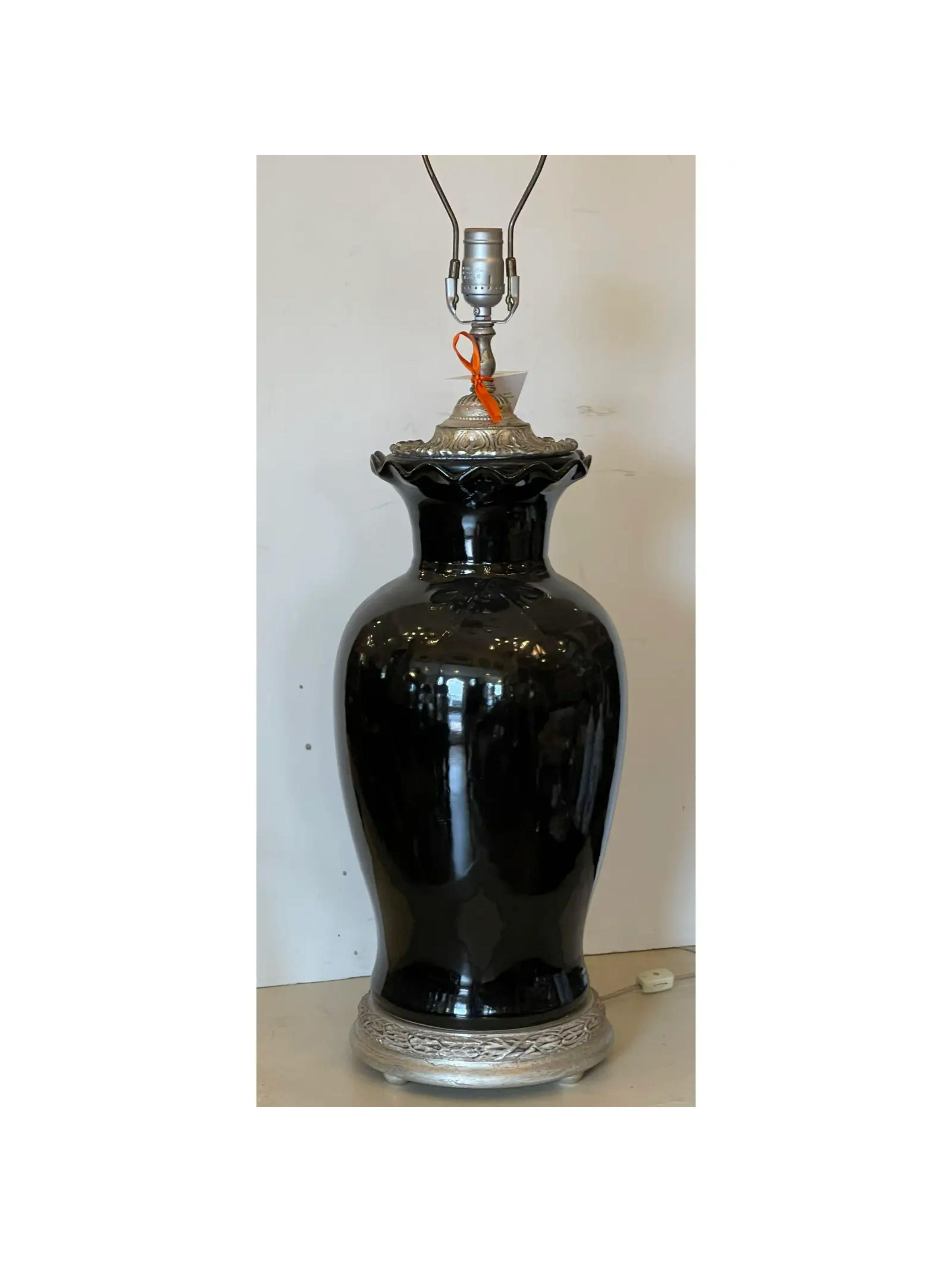 Exportation chinoise Vase en poterie chinoise noire Lampe de table design en vente