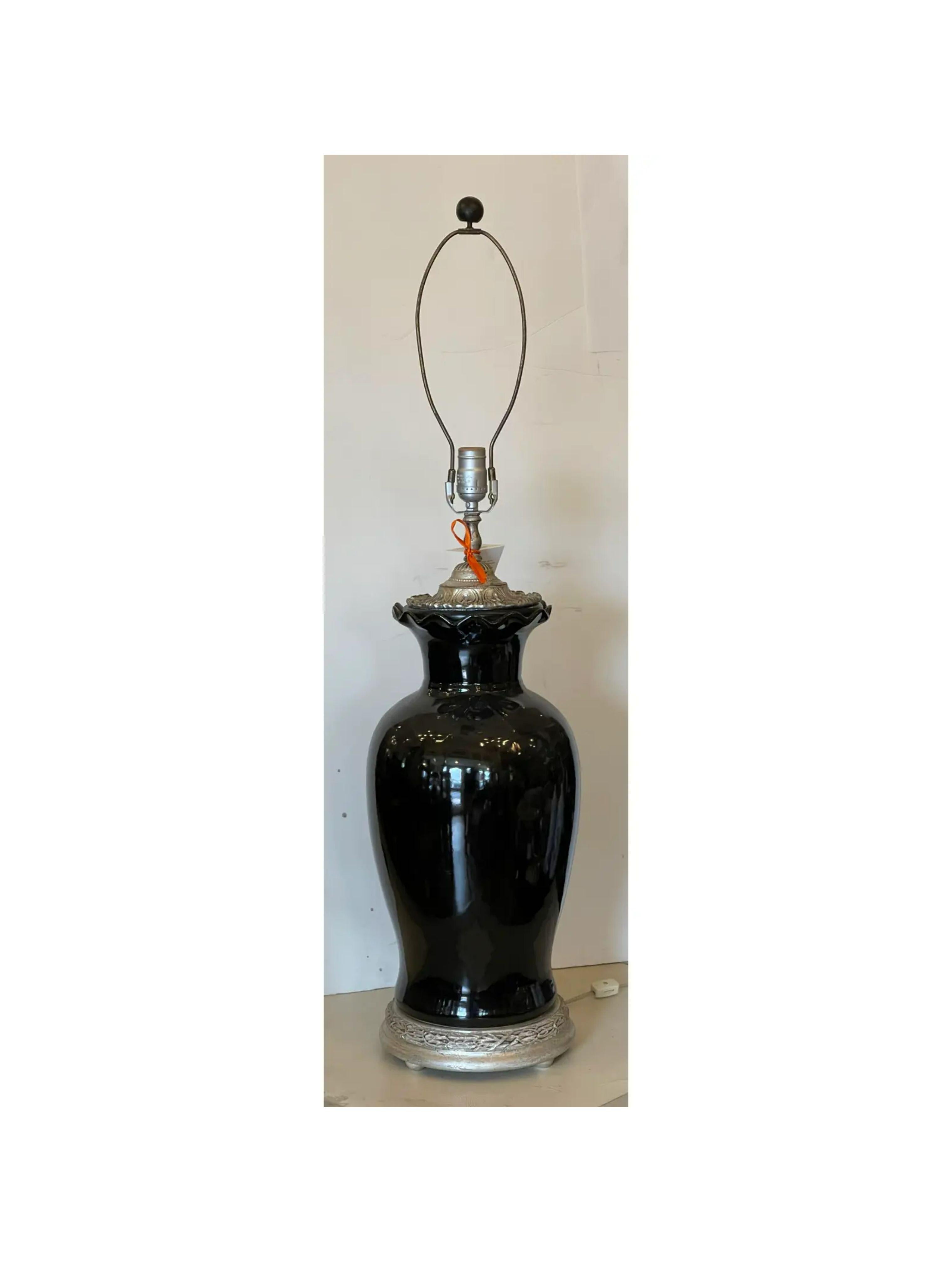 Chinois Vase en poterie chinoise noire Lampe de table design en vente