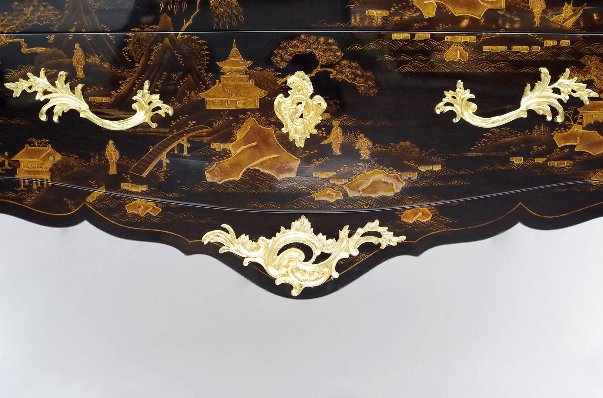 Louis XV style commode with two drawers without apparent cross-bar, chantourné crossbow shape apron standing on four curved legs.
Chiselled and gilt bronzes with decoration of vegetals and acanthus leaves on angles, four drawer pulls, two lock