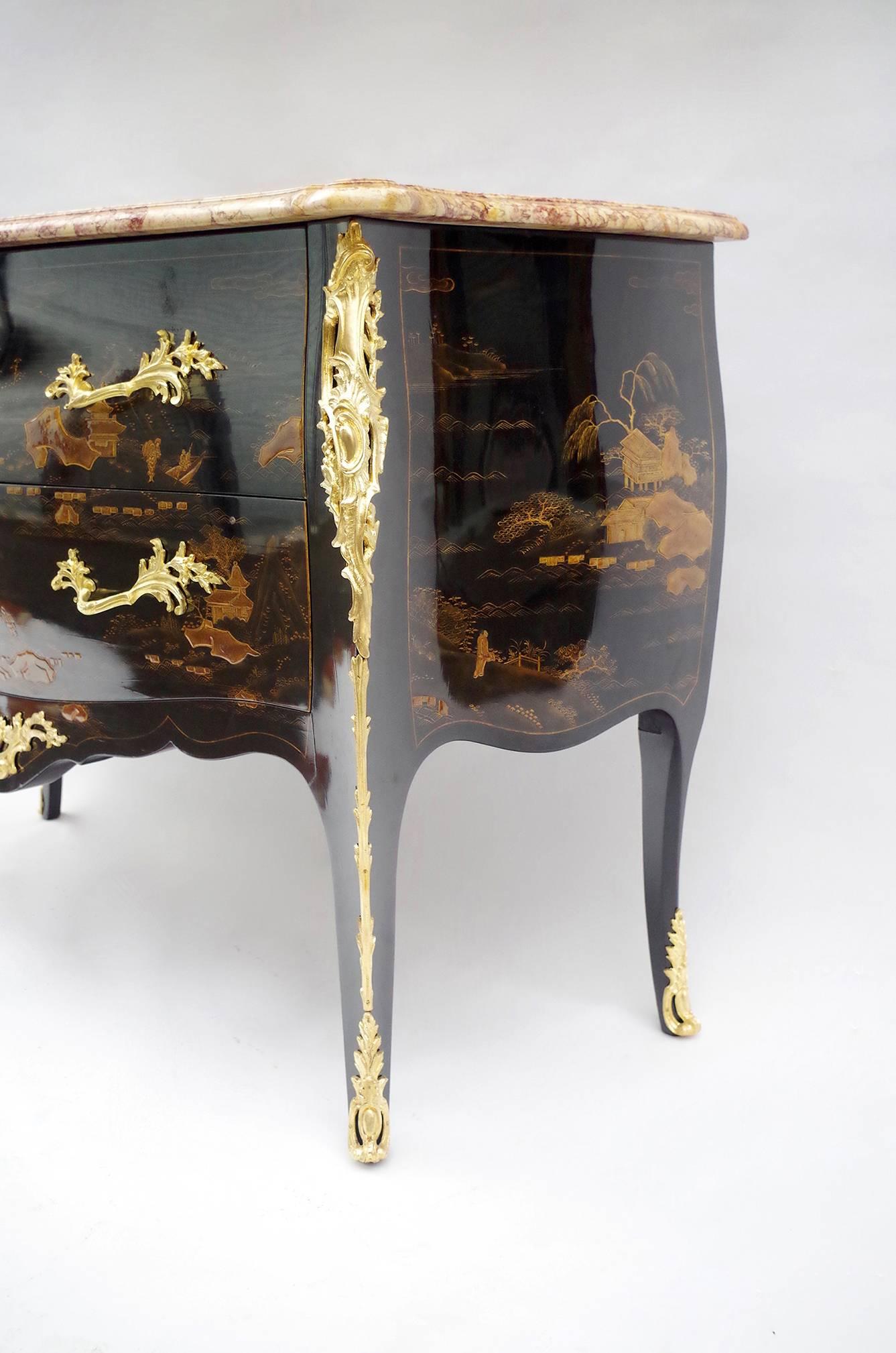 Black Chinese Style Lacquered Louis XV Style Commode, circa 1950 In Good Condition In Saint-Ouen, FR