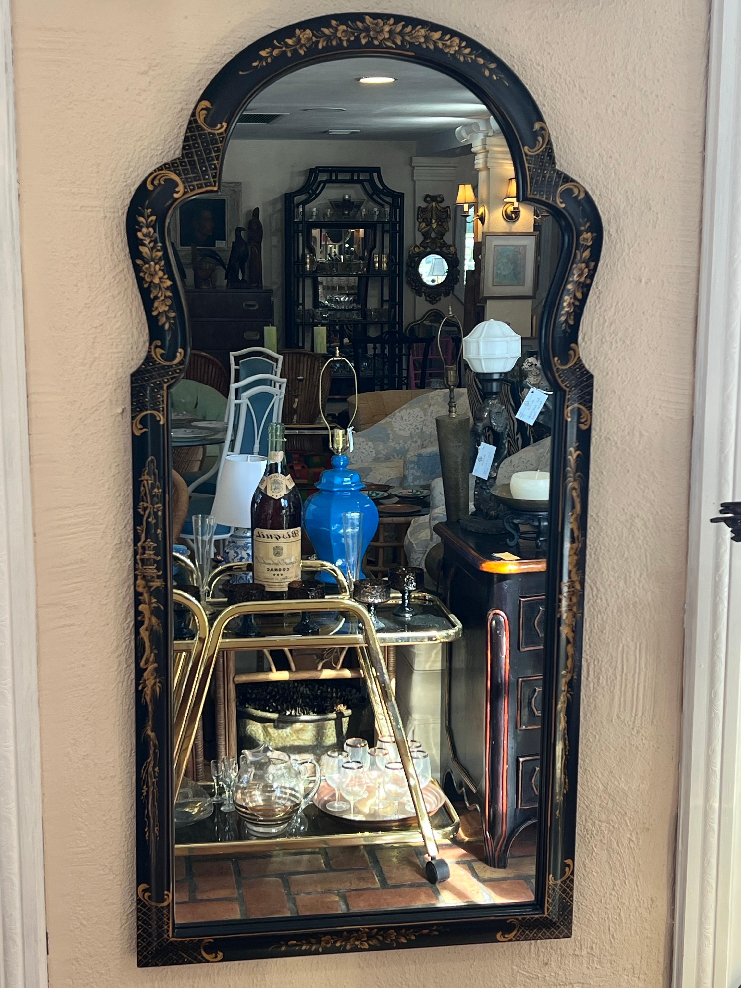 Miroir sculpté Chinoiserie noire Bon état - En vente à Redding, CT