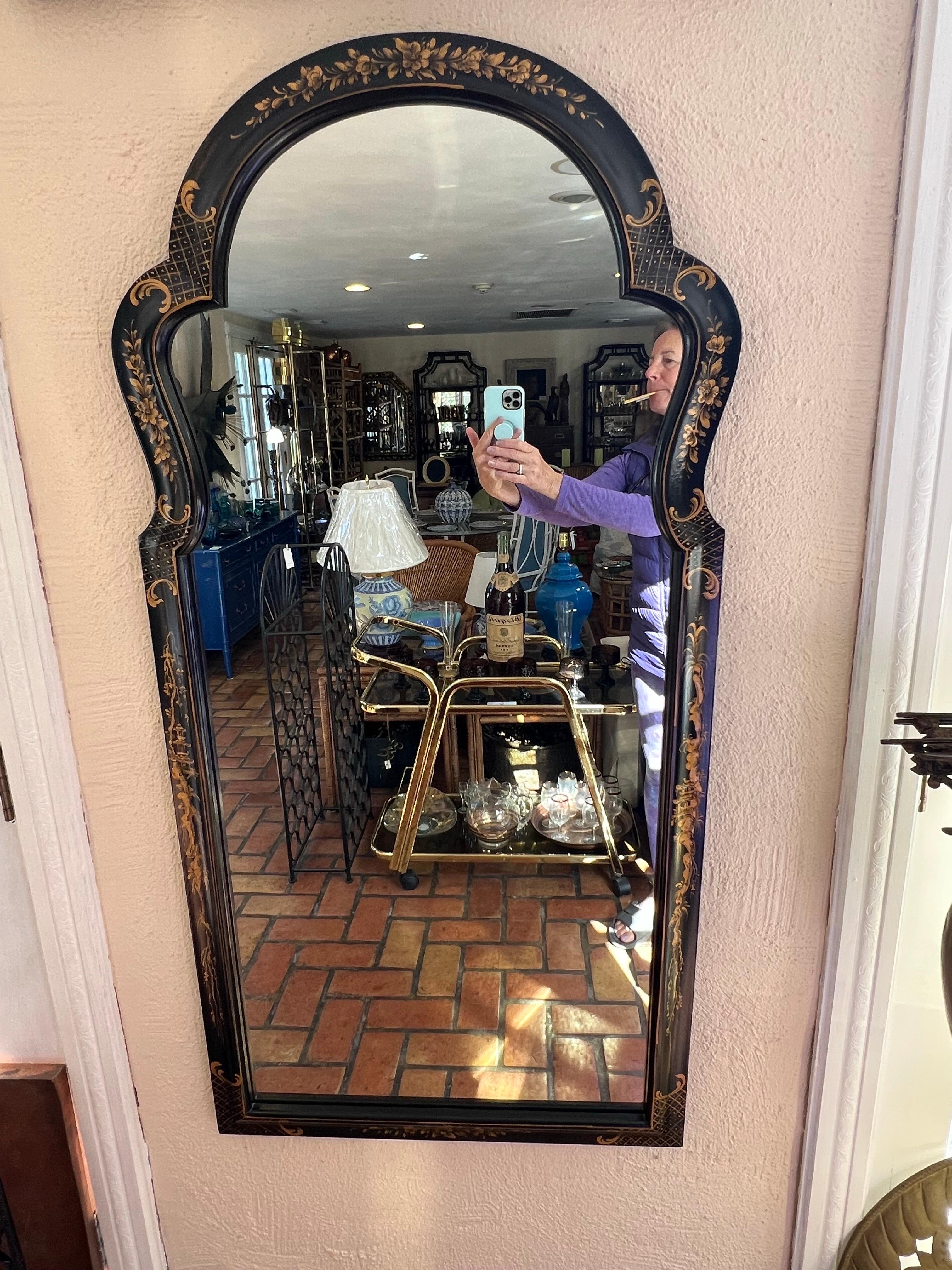 Miroir sculpté Chinoiserie noire en vente 1