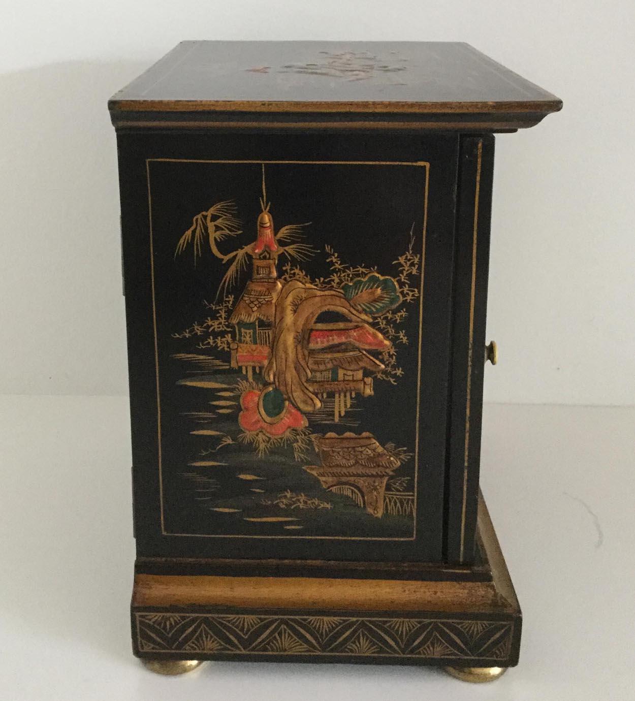 Chinoiseries Horloge de cheminée chinoise noire, retaillée par Hamilton & Inches, vers 1920 en vente