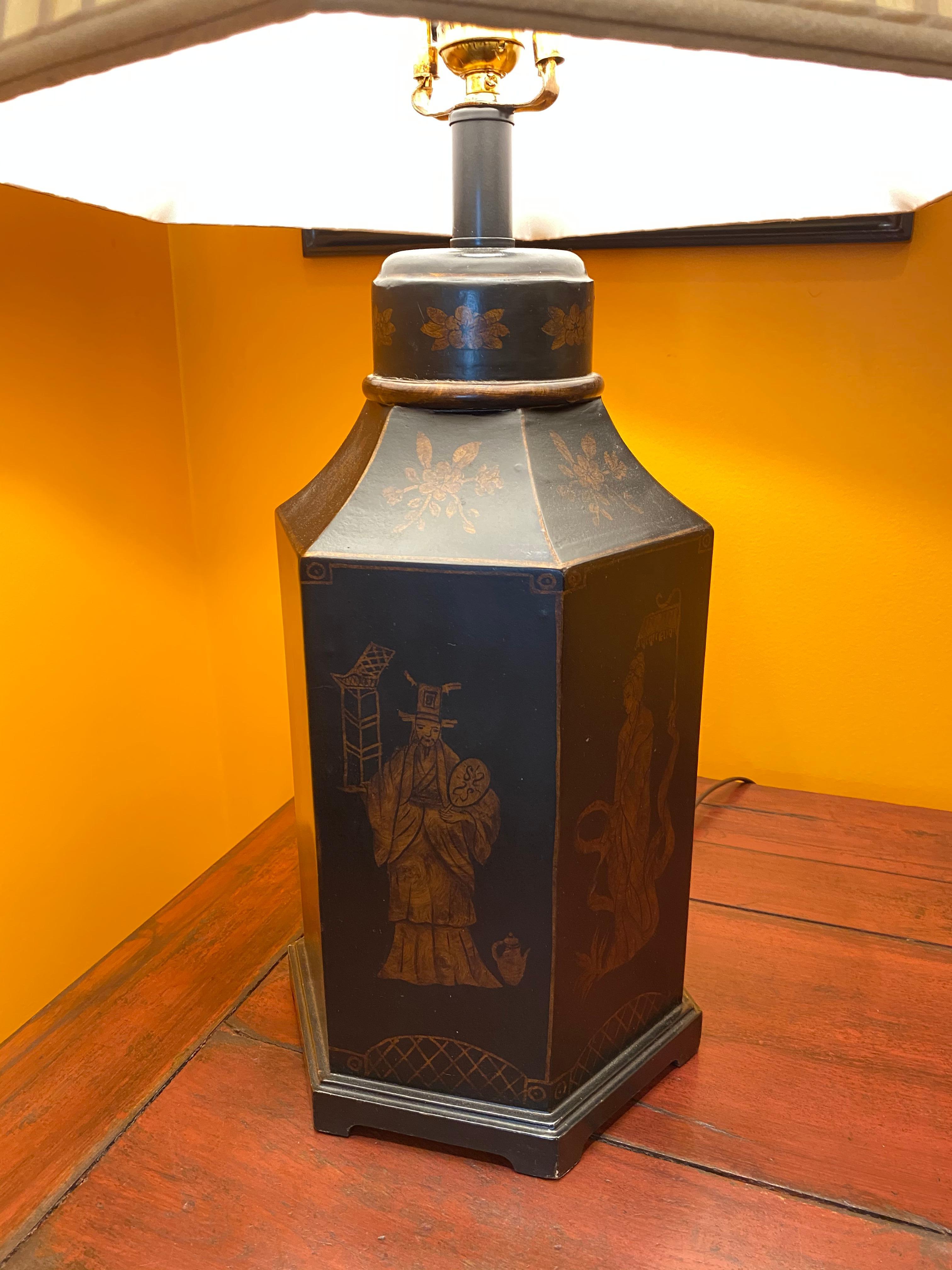 Black chinroserie octagonal shaped base lamps  In Good Condition For Sale In Charleston, SC
