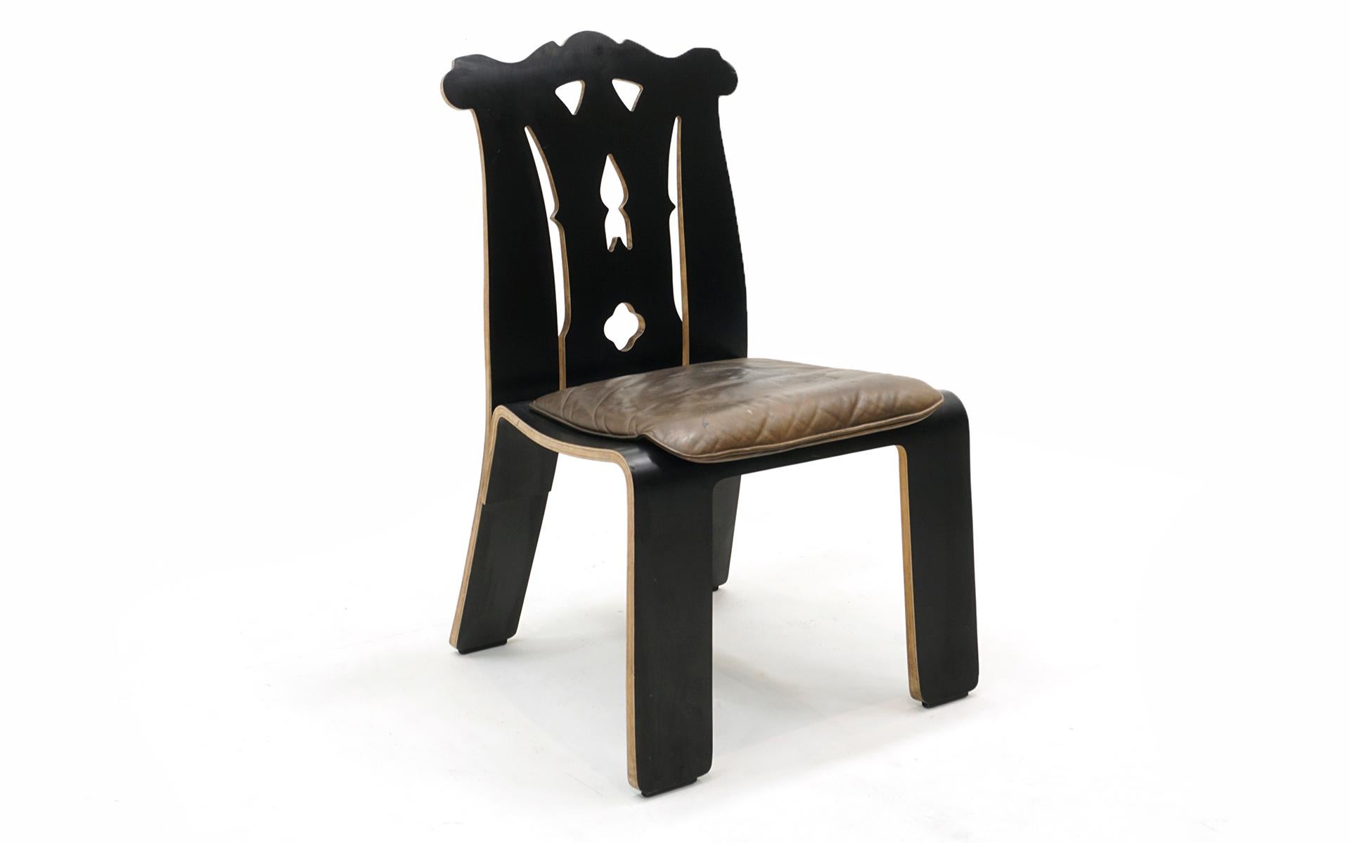 Post-Modern Black Chippendale Chair by Robert Venturi for Knoll, 1980s. Attached Cushion. For Sale