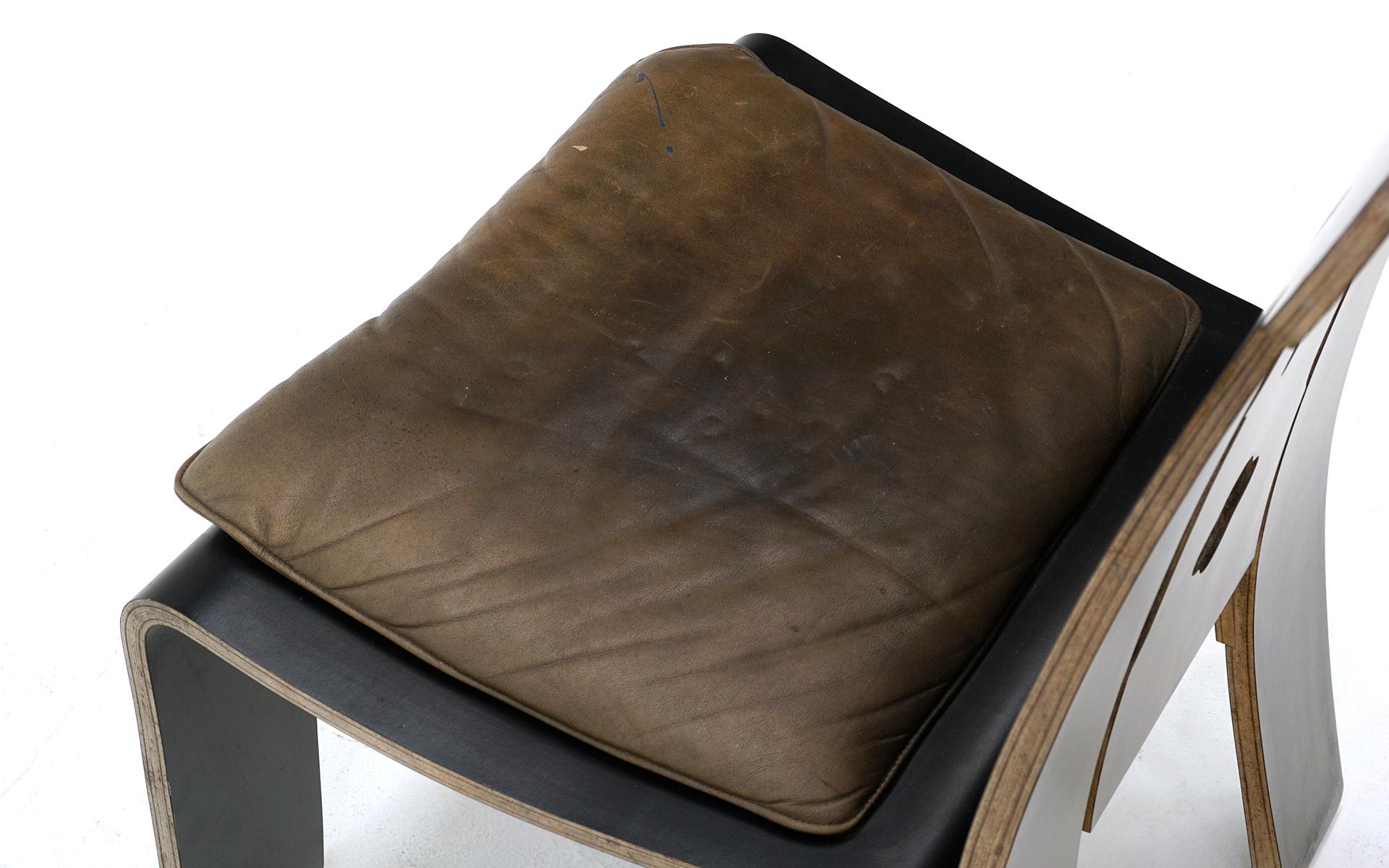 Schwarzer Chippendale-Stuhl von Robert Venturi für Knoll, 1980er Jahre. Befestigtes Kissen. (Birke) im Angebot