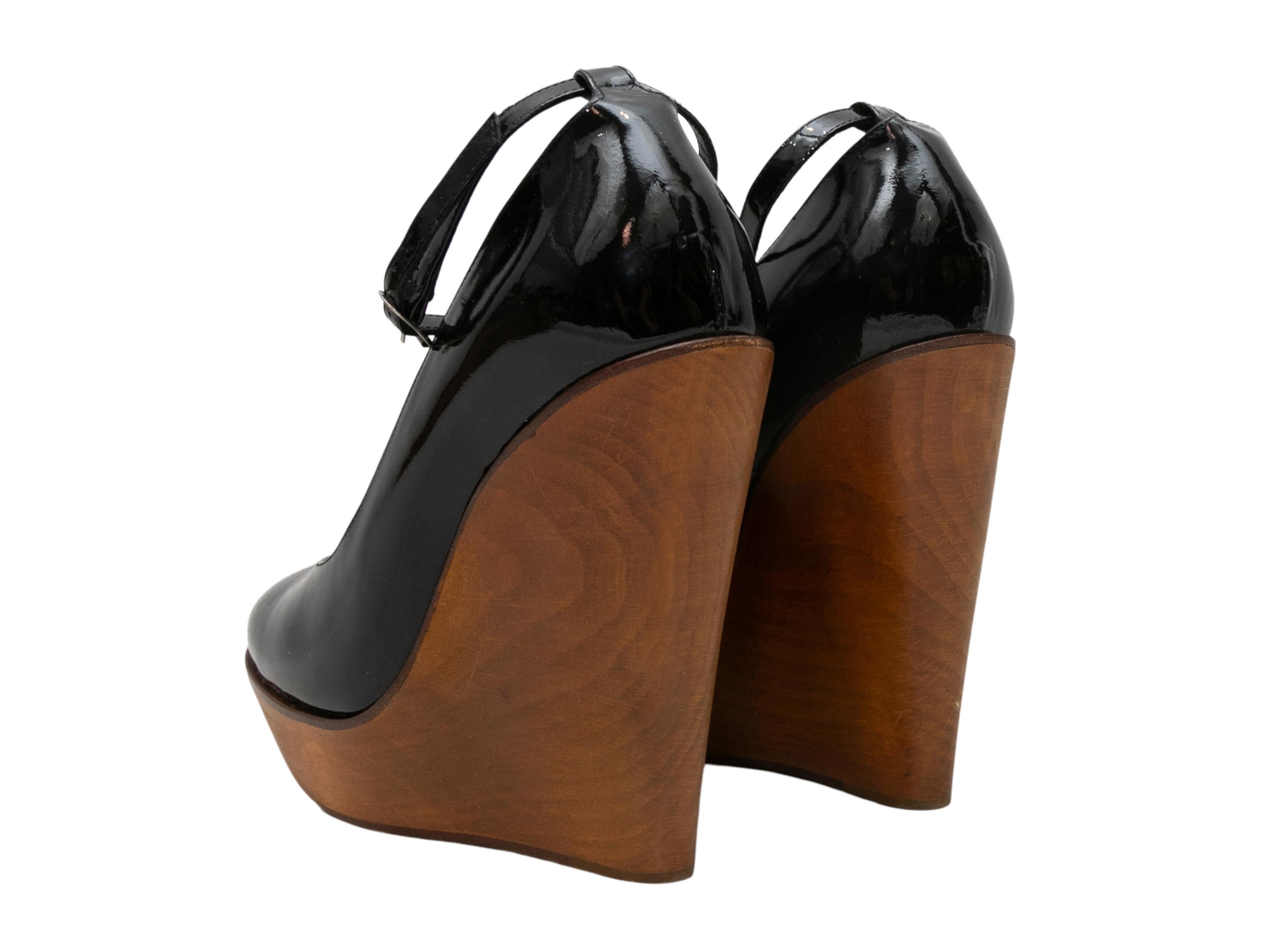 Women's Black Chloe Patent Leather Ankle Strap Wooden Wedges Size 37 For Sale