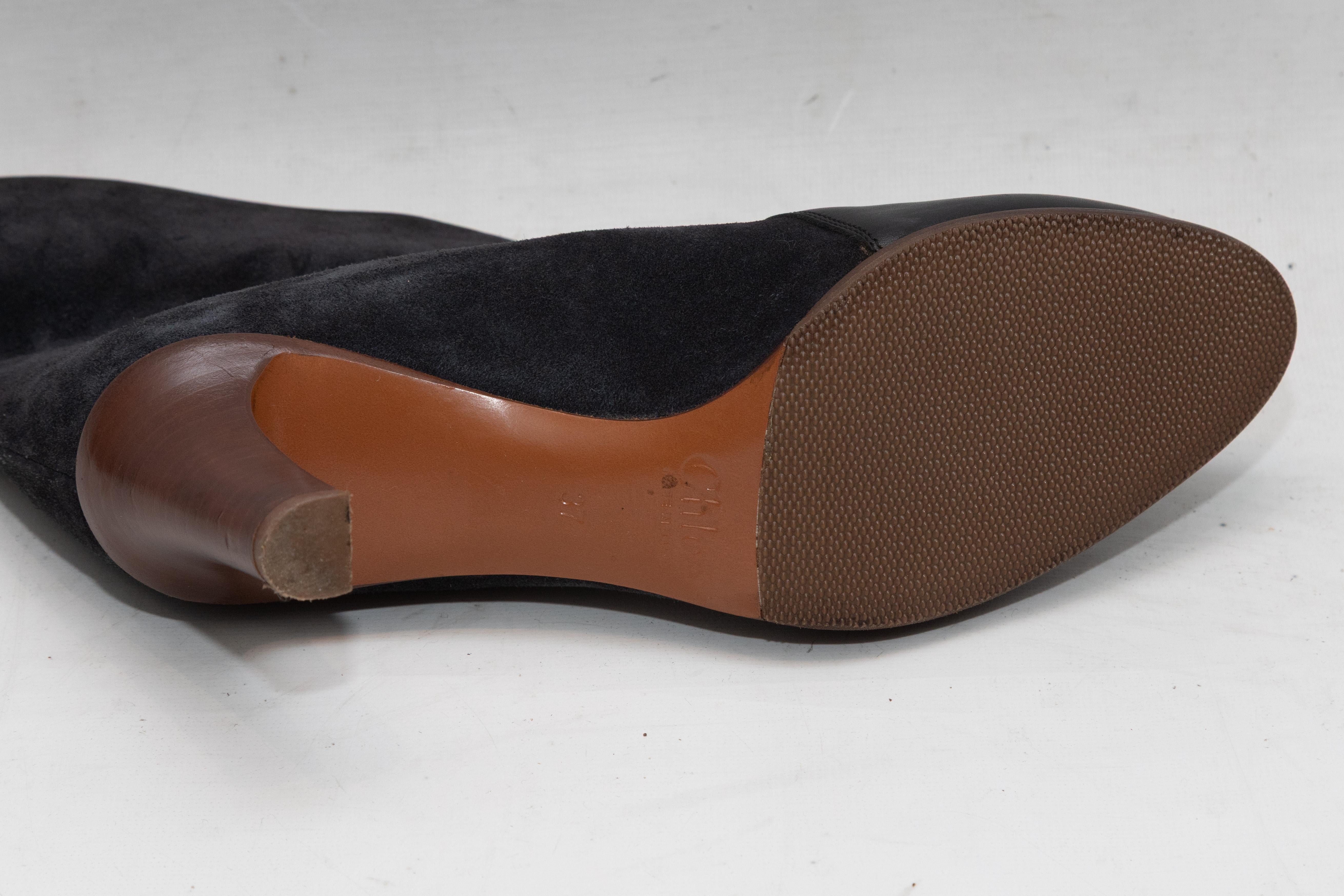 Black Chloe Suede & Leather Heeled Ankle Boots Size 37 In Good Condition For Sale In New York, NY