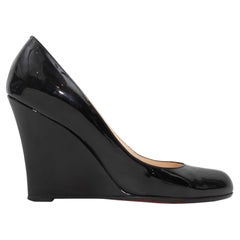 Escarpins à talons compensés en cuir verni Christian Louboutin, couleur noire, pointure 40