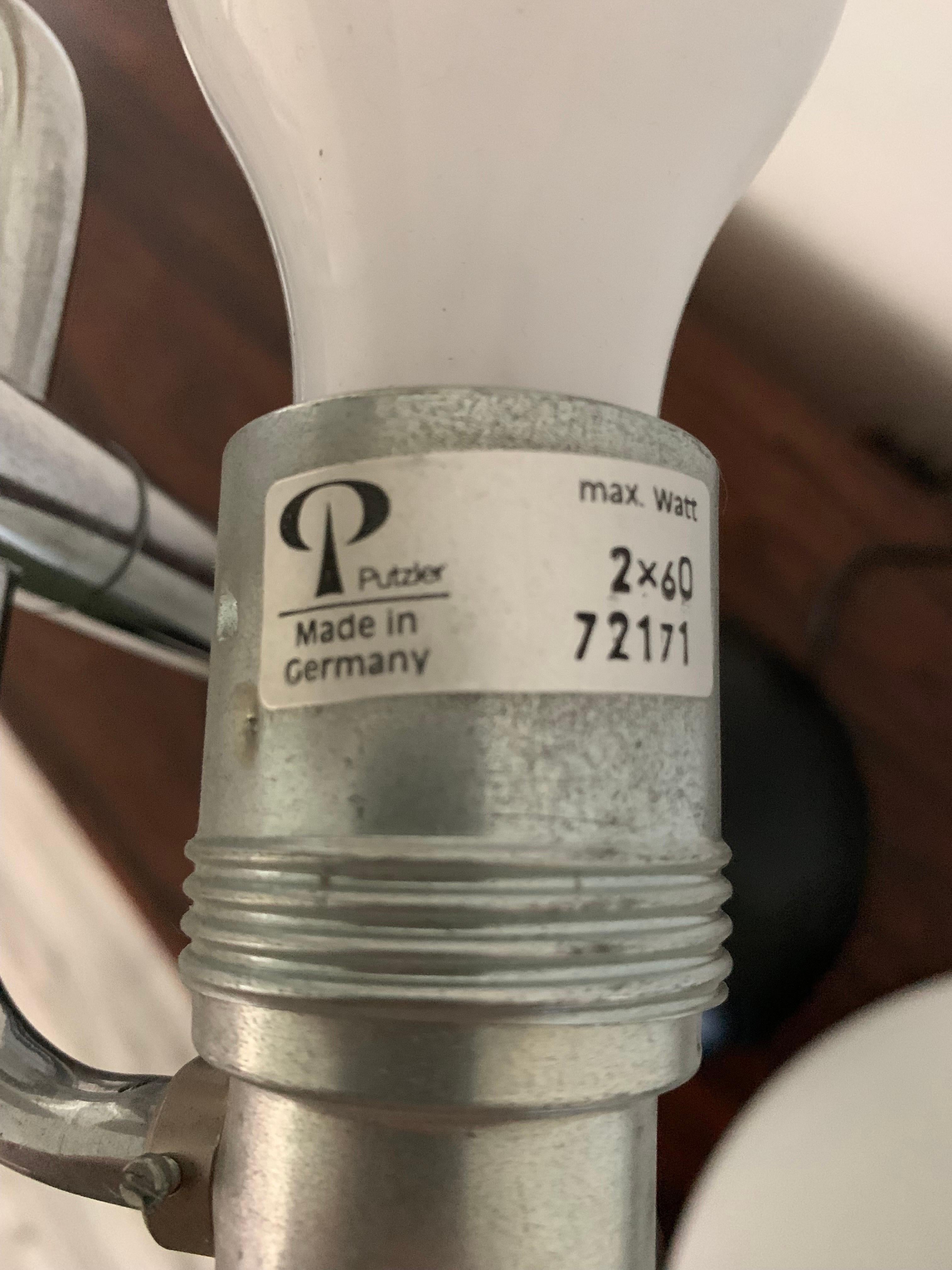 Verre Lampe de table noire, chromée et en verre de Putzler, années 1970, fabriquée en Allemagne en vente