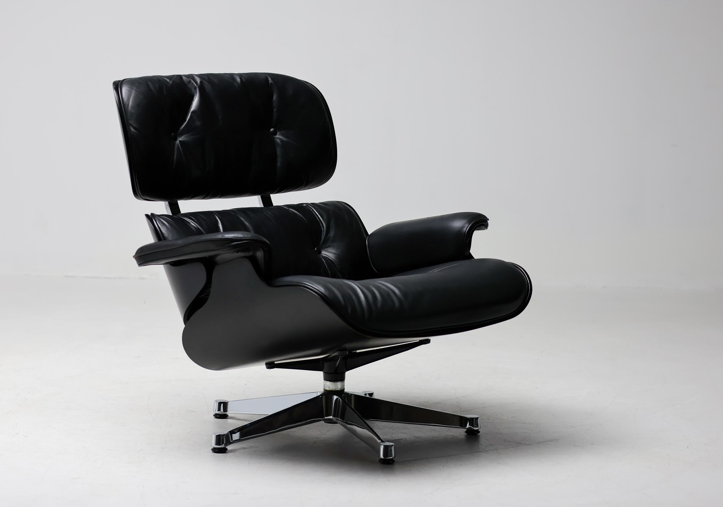 Silla Eames 670 Lounge Negra y Cromada de Herman Miller 6