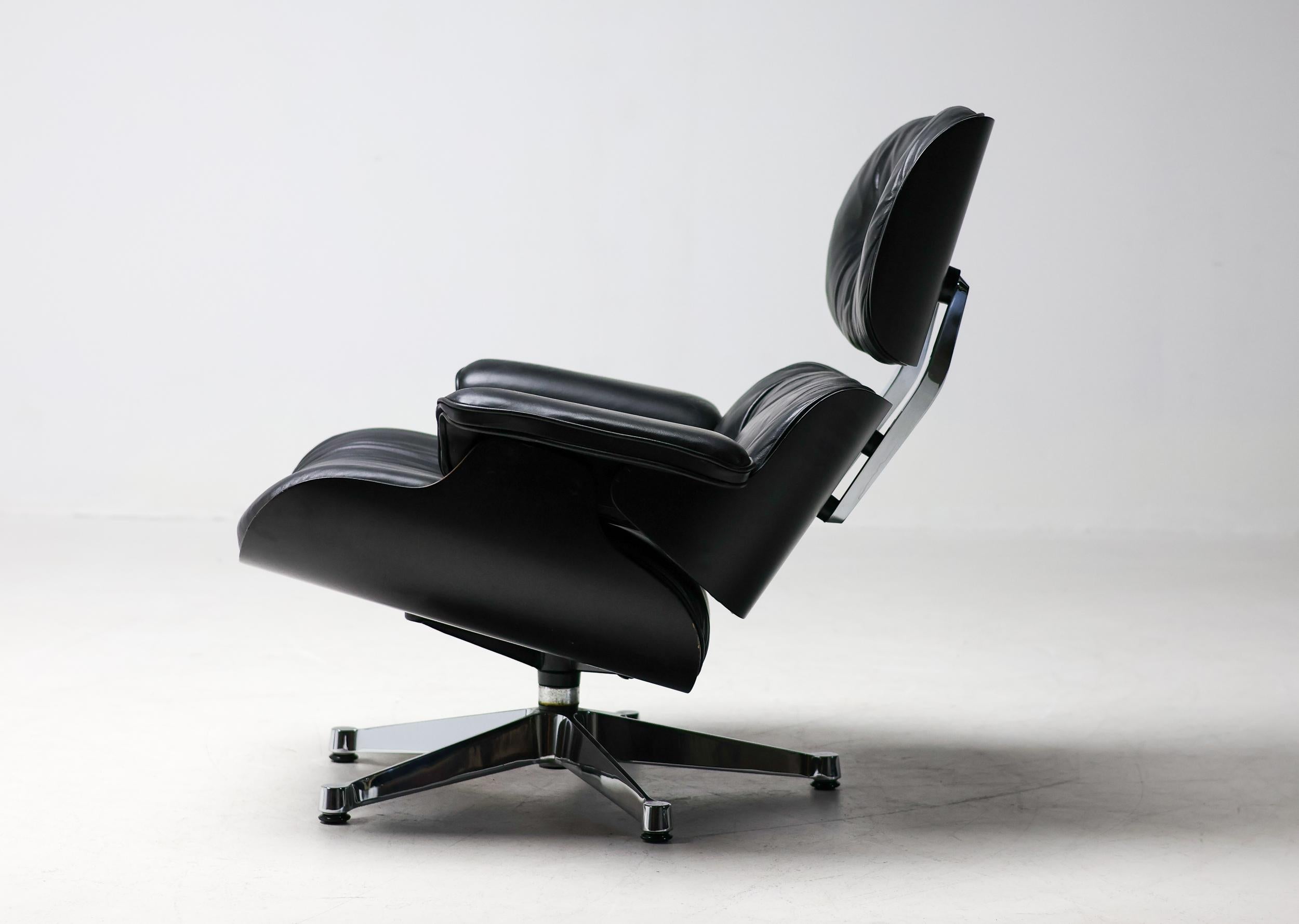 Silla Eames 670 Lounge Negra y Cromada de Herman Miller Moderno de mediados de siglo