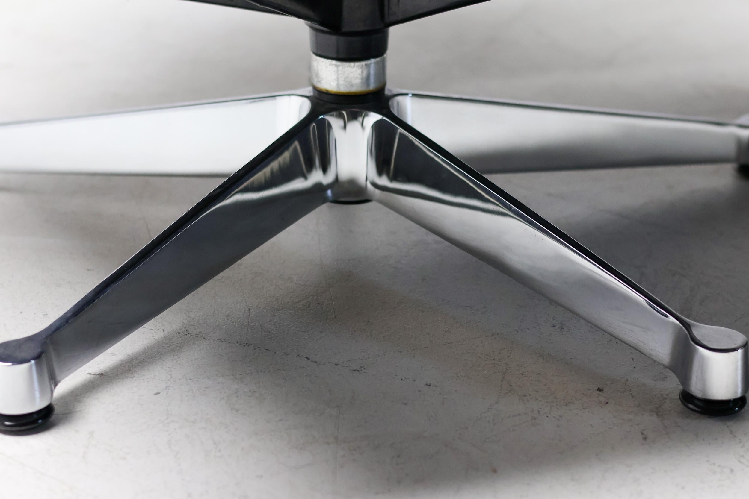 Silla Eames 670 Lounge Negra y Cromada de Herman Miller Aluminio