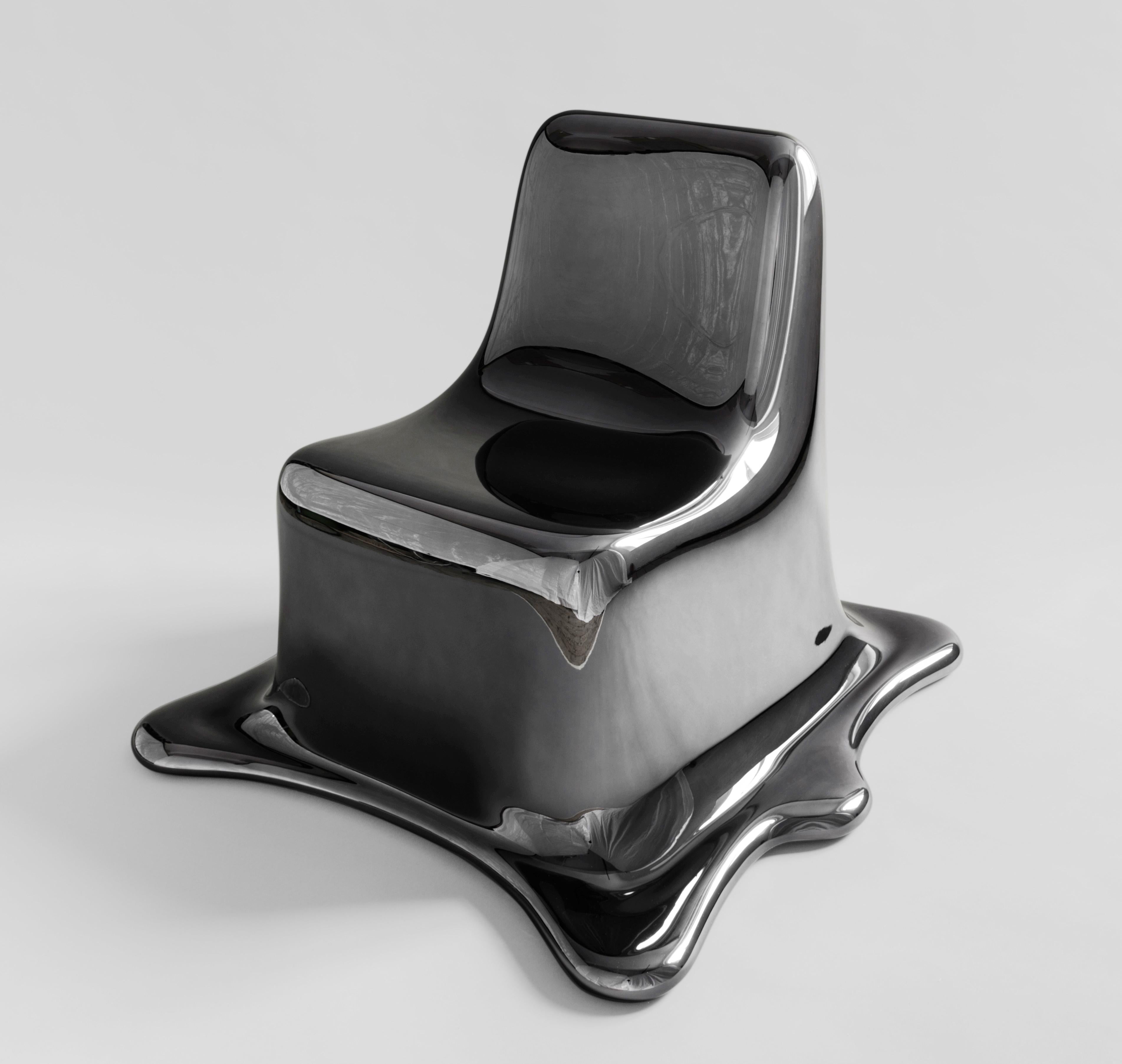 Black chrome melting chair by Philipp Aduatz,
2011
Edition of 12 + 3 A/P
Dimensions: 95 x 93 x 78 cm
Materials: Glass fiber reinforced polymer, black chrome


Philipp Aduatz´ intention in the design of the Melting Chair is to capture a