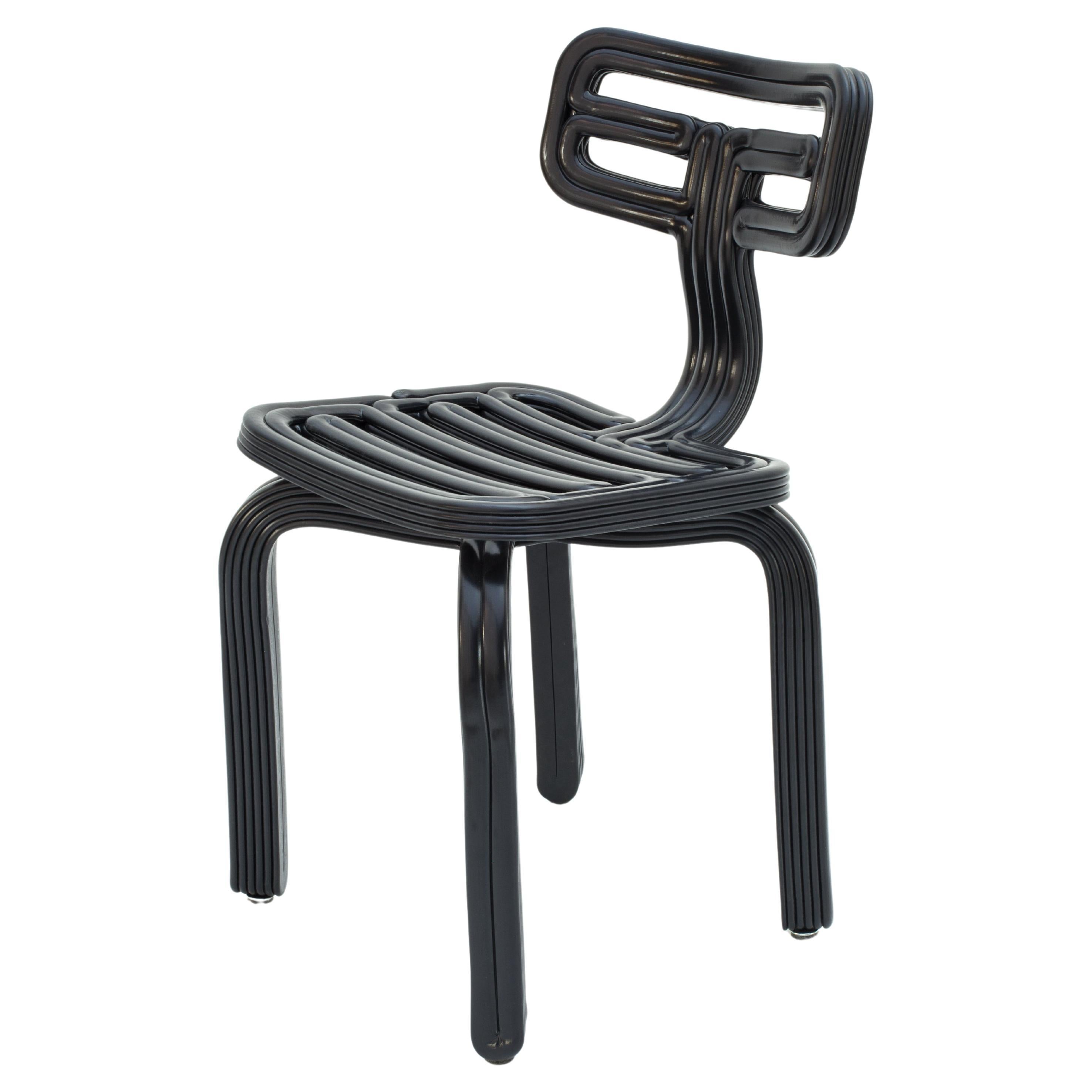 Chaise de barbotine noire en plastique recyclé imprimé en 3d en vente