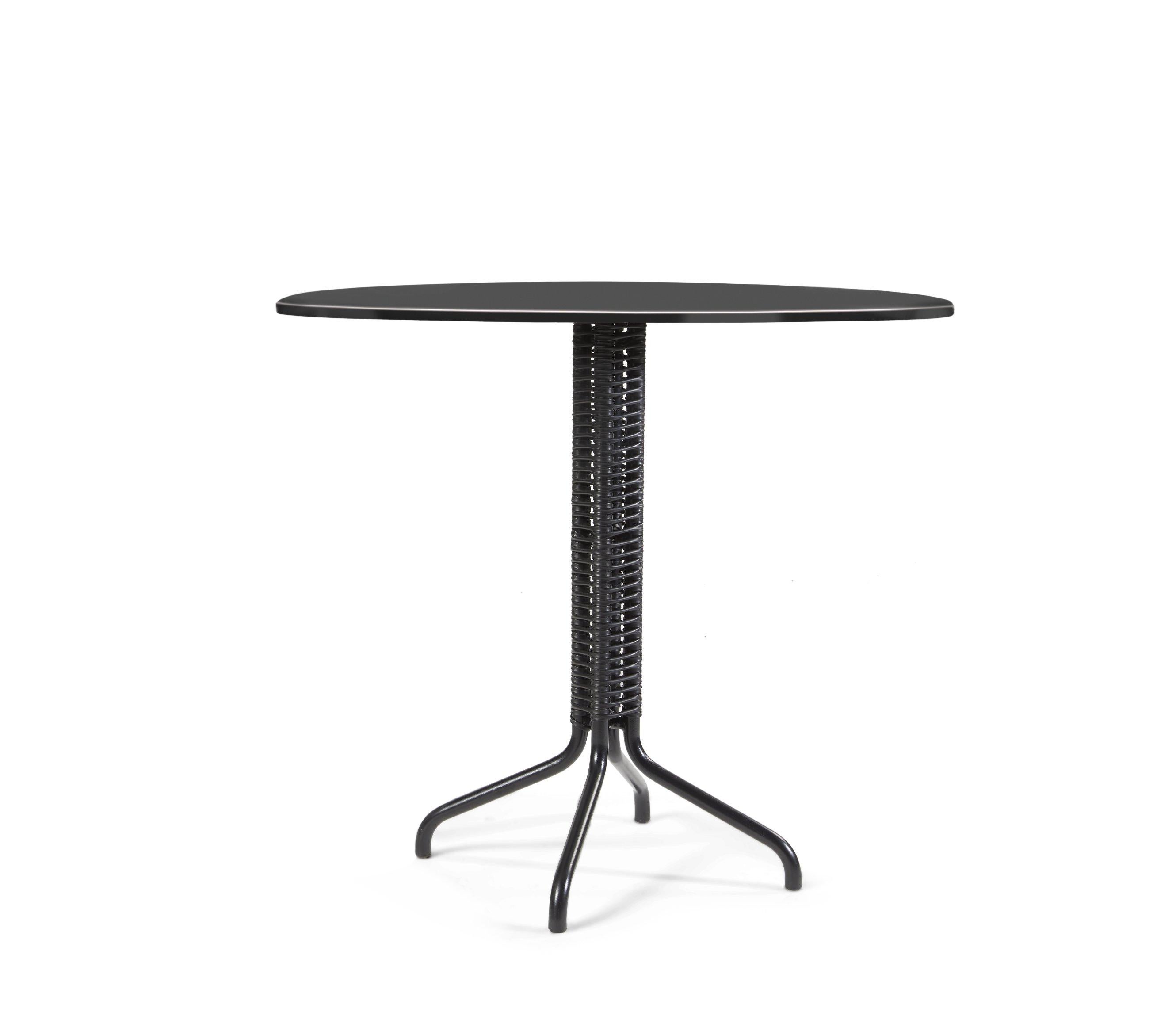 Black Cielo Bistro table by Sebastian Herkner
Dimensions: 60 x 73 x 60 cm
Materials: Metal

The popular cielo collection of chairs, loungers and lounge chairs - designed by Sebastian Herkner - is once again expanding: the elegant bistro table