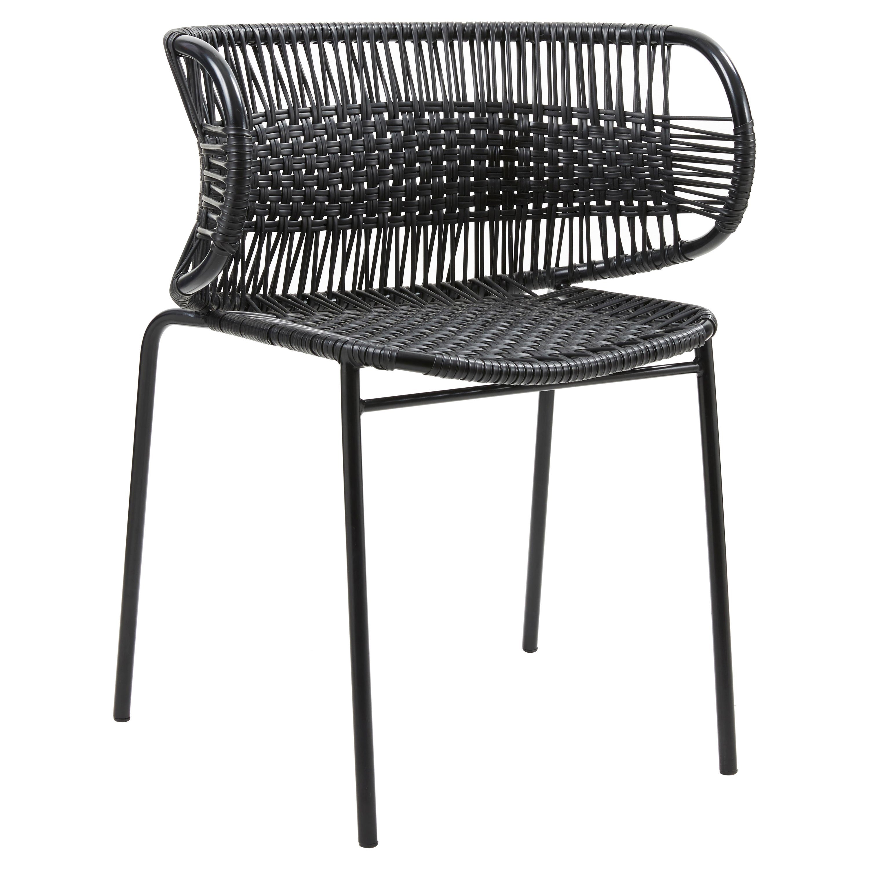 Silla apilable Cielo negra con reposabrazos by Sebastian Herkner