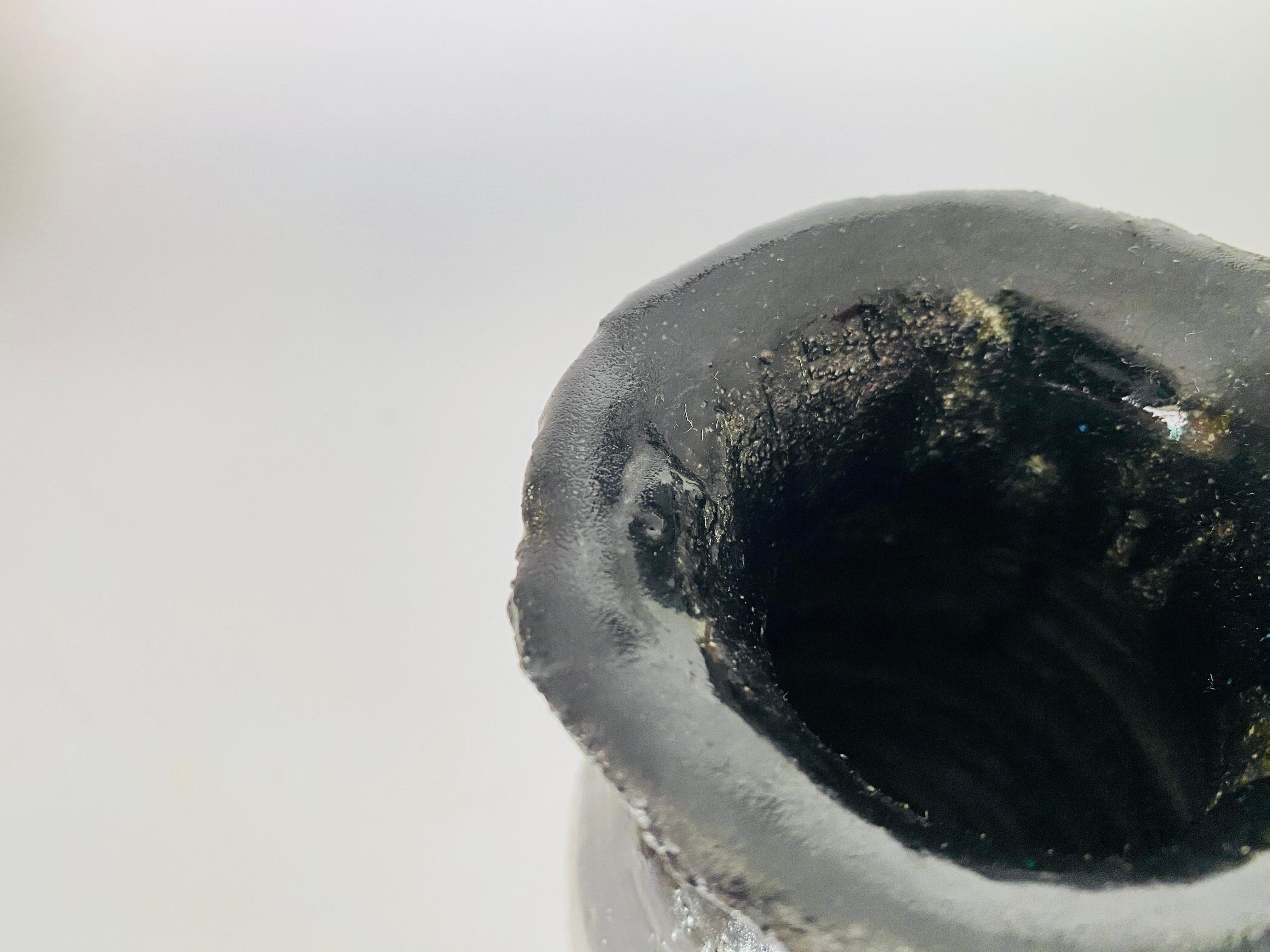 Fine XX secolo Vaso nero di forma classica con smalto nero simile al ferro Francia Circa 1970 in vendita