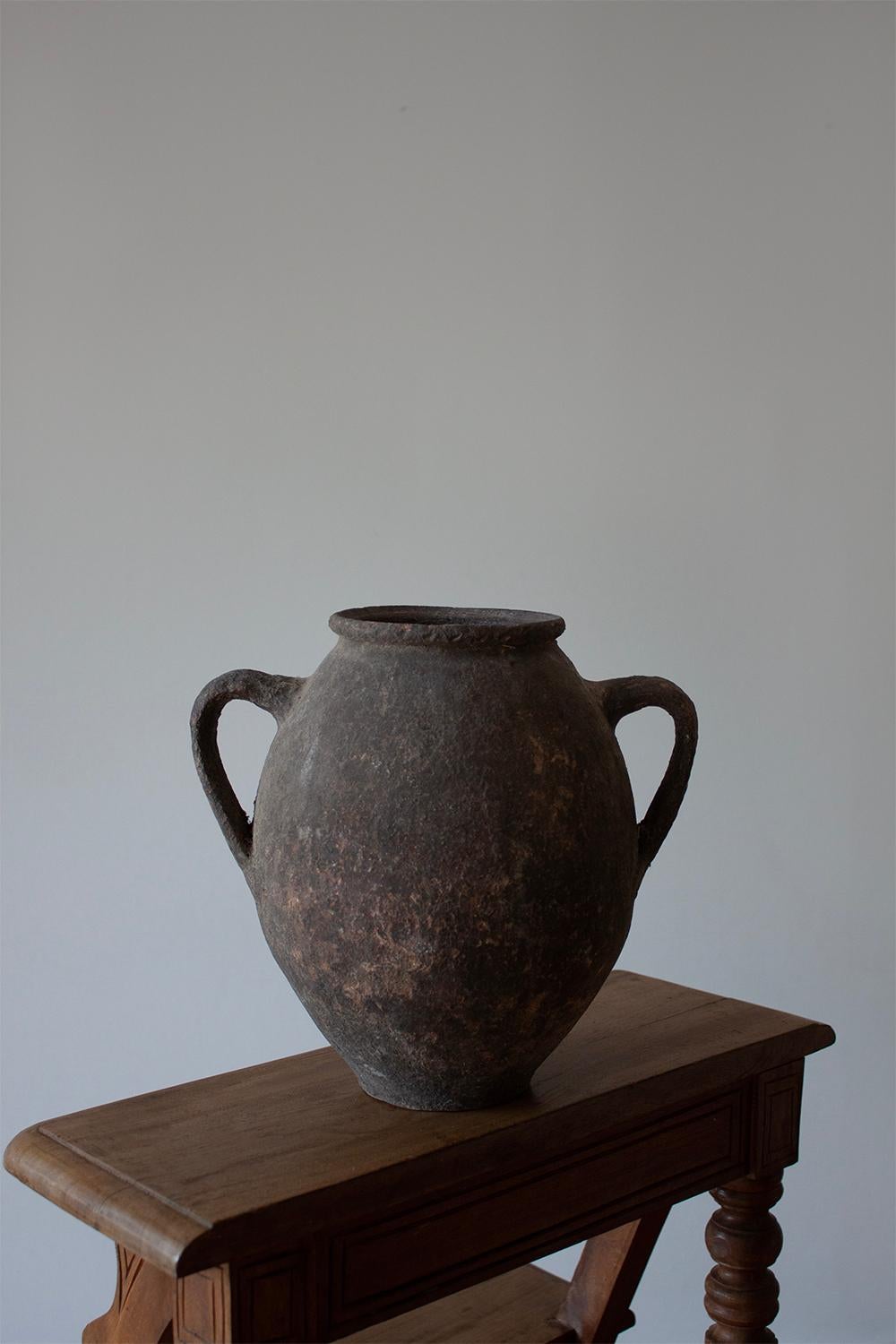 This antique pot has its origin in the area between Greece and Turkey and is a percent representation of the traditional meditation aesthetic. This ceramic pot bears witness to a bygone era of the 18th and 19th century, capturing the essence of the