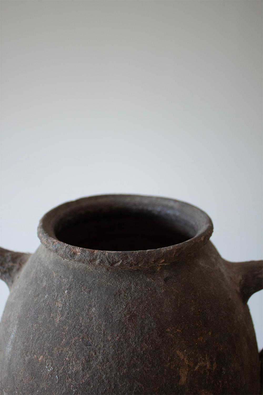 Black Clay 19th Century Antique Greek Ceramic Pot In Good Condition In Rümmingen, BW