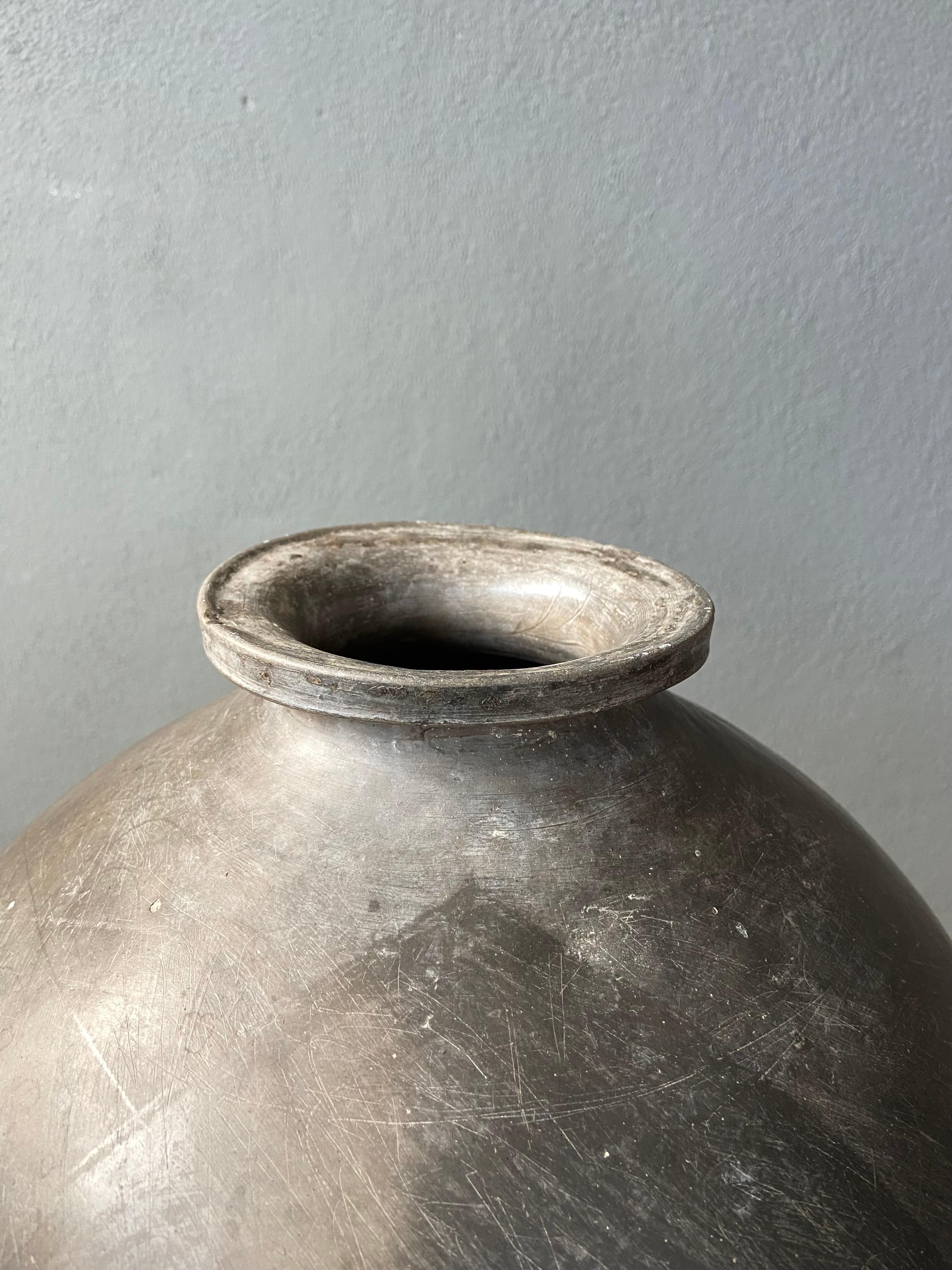 Black clay mezcal jug from Coyotepec, Oaxaca, Mexico, circa 1940´s.
