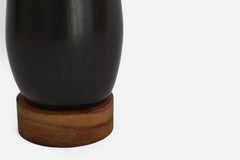 Schwarze Ton-Skulptur Silo, oxidierte Verkleinerung und polierte Ton, abstrakte Kunst