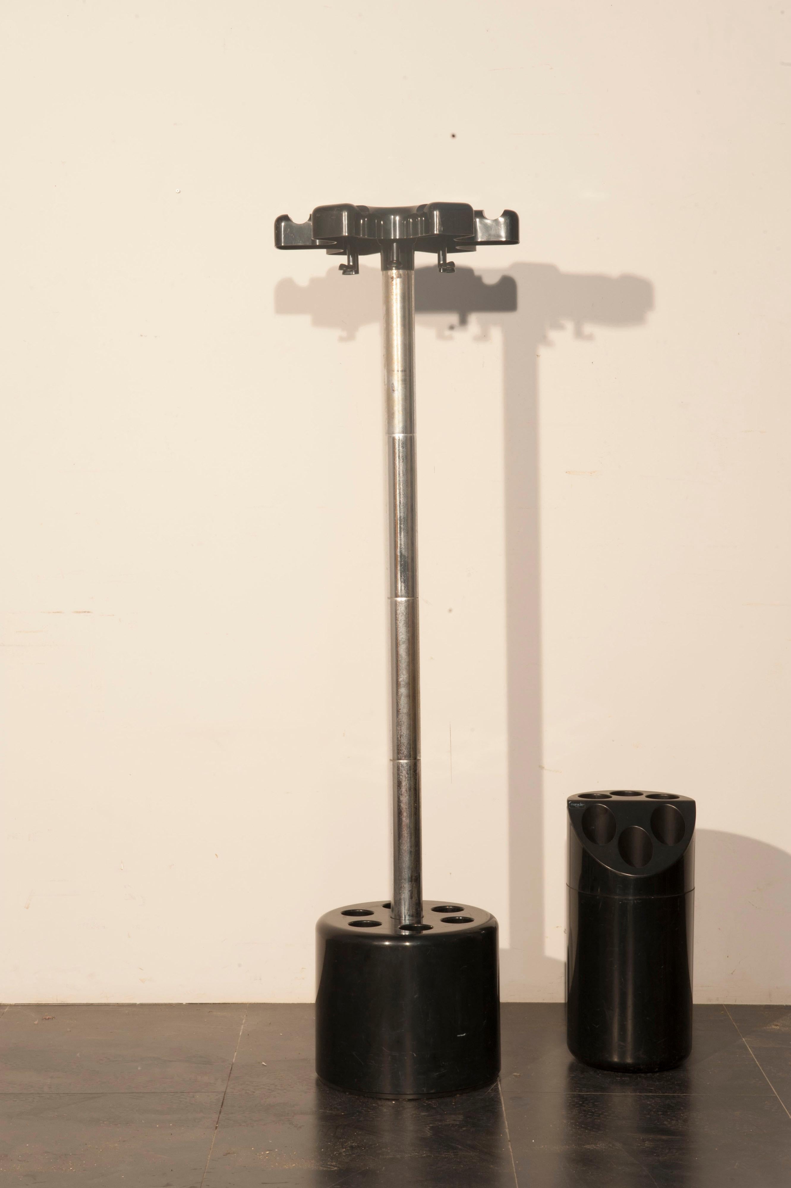 Black Coat Rack by Roberto Lucchi and Paolo Orlandini for Velca For Sale 4