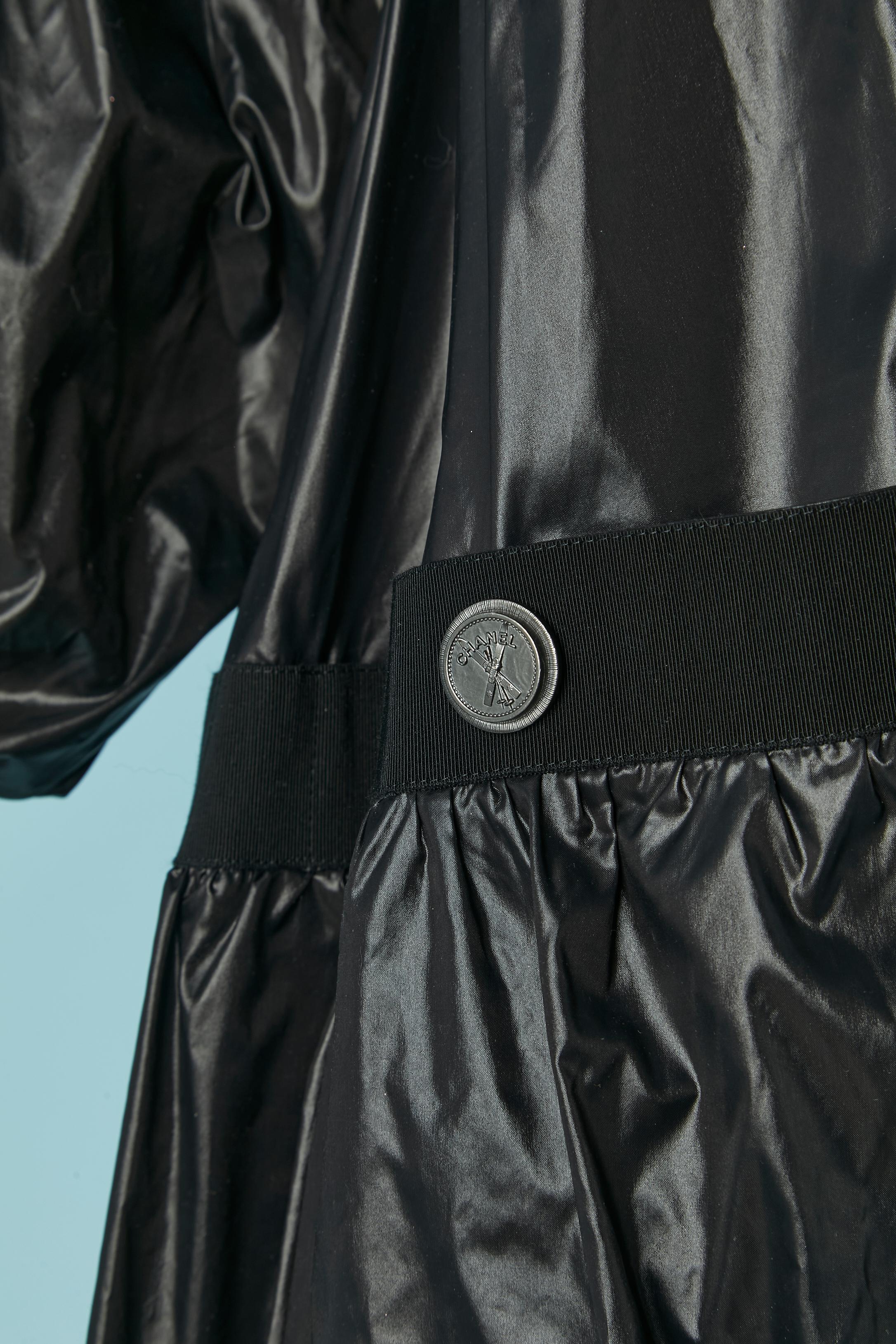 Noir  manteau avec capuche CHANEL Neuf avec étiquette Neuf - En vente à Saint-Ouen-Sur-Seine, FR