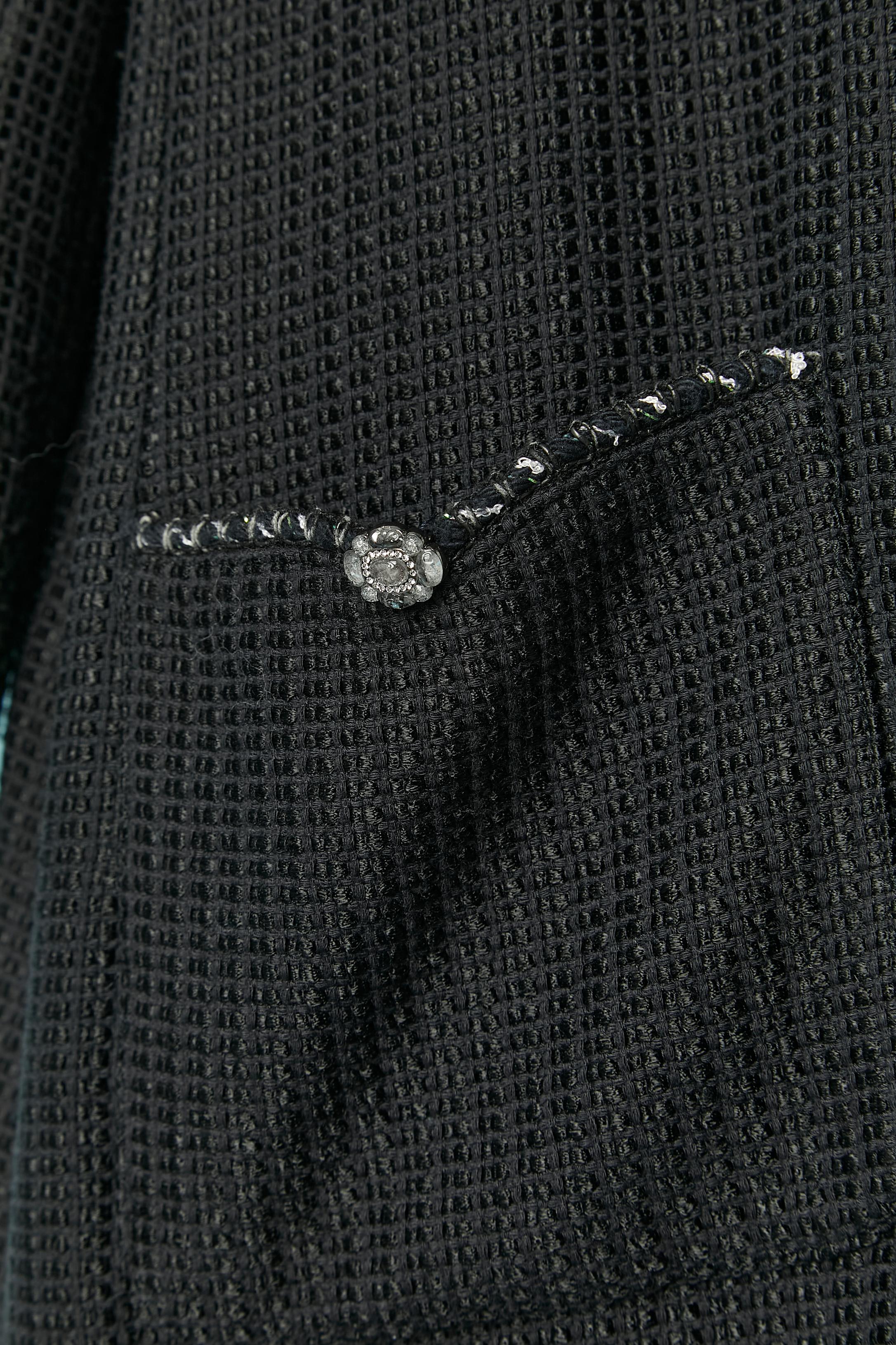 Noir Manteau noir avec fermeture à glissière sur le milieu du devant avec passepoil en tweed CHANEL SS 2006 en vente