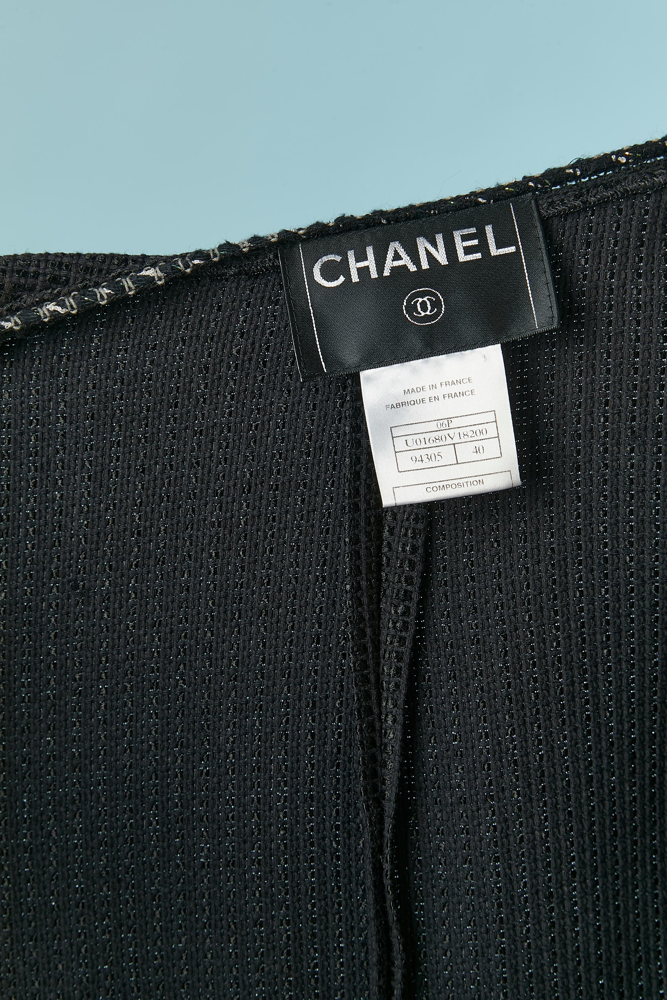 Manteau noir avec fermeture à glissière sur le milieu du devant avec passepoil en tweed CHANEL SS 2006 en vente 2