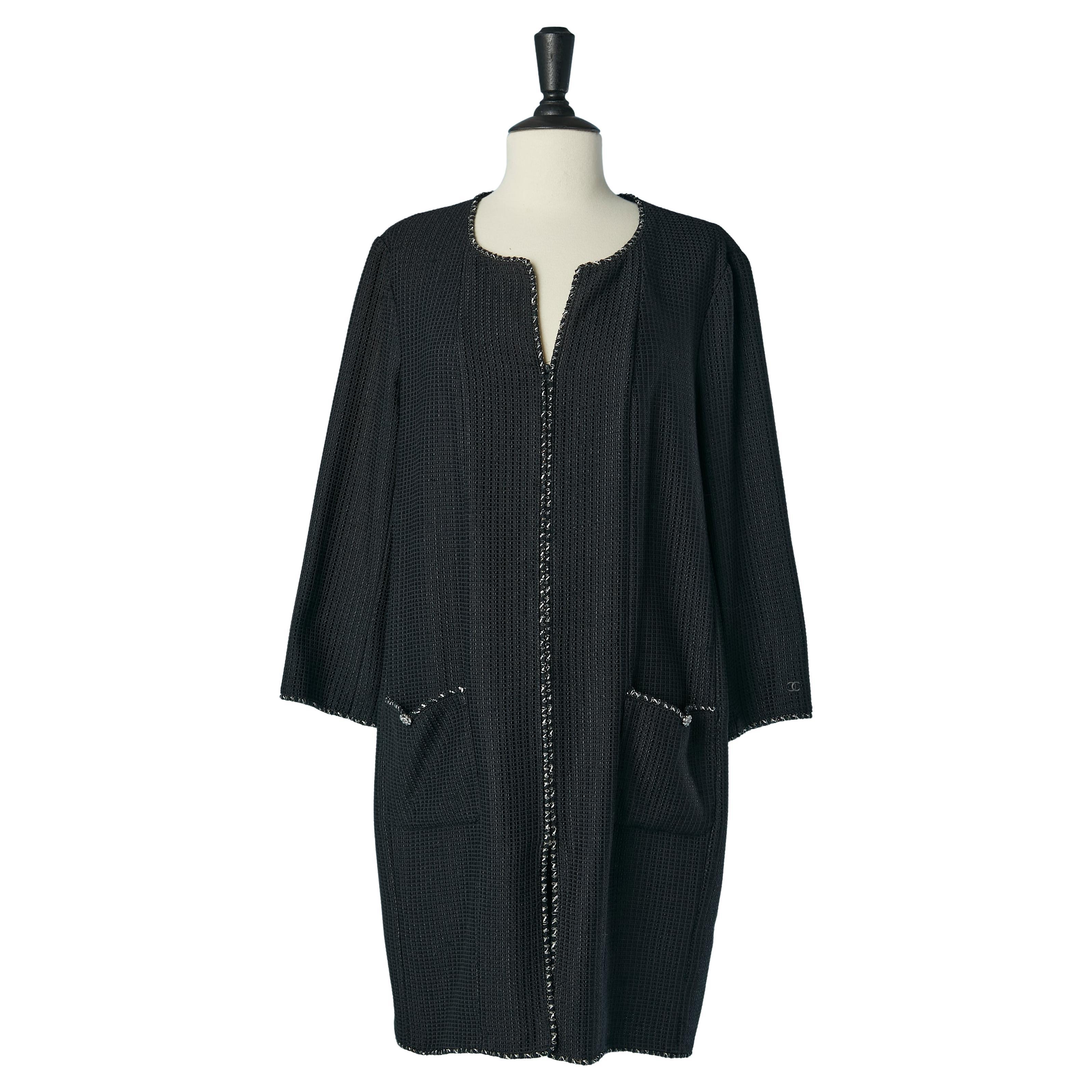 Manteau noir avec fermeture à glissière sur le milieu du devant avec passepoil en tweed CHANEL SS 2006 en vente