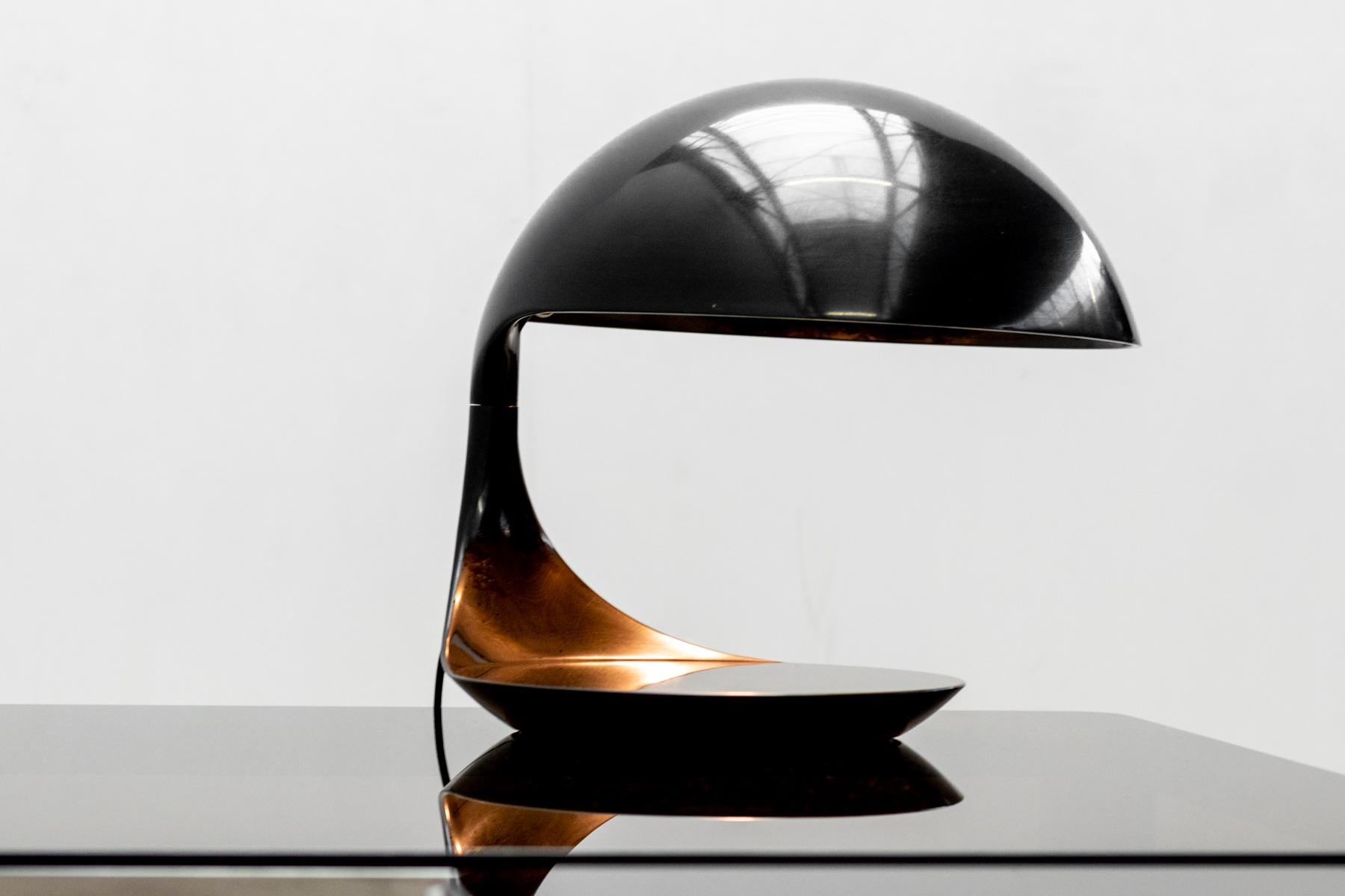 Black Cobra lamp by Elio Martinelli  For Sale 4