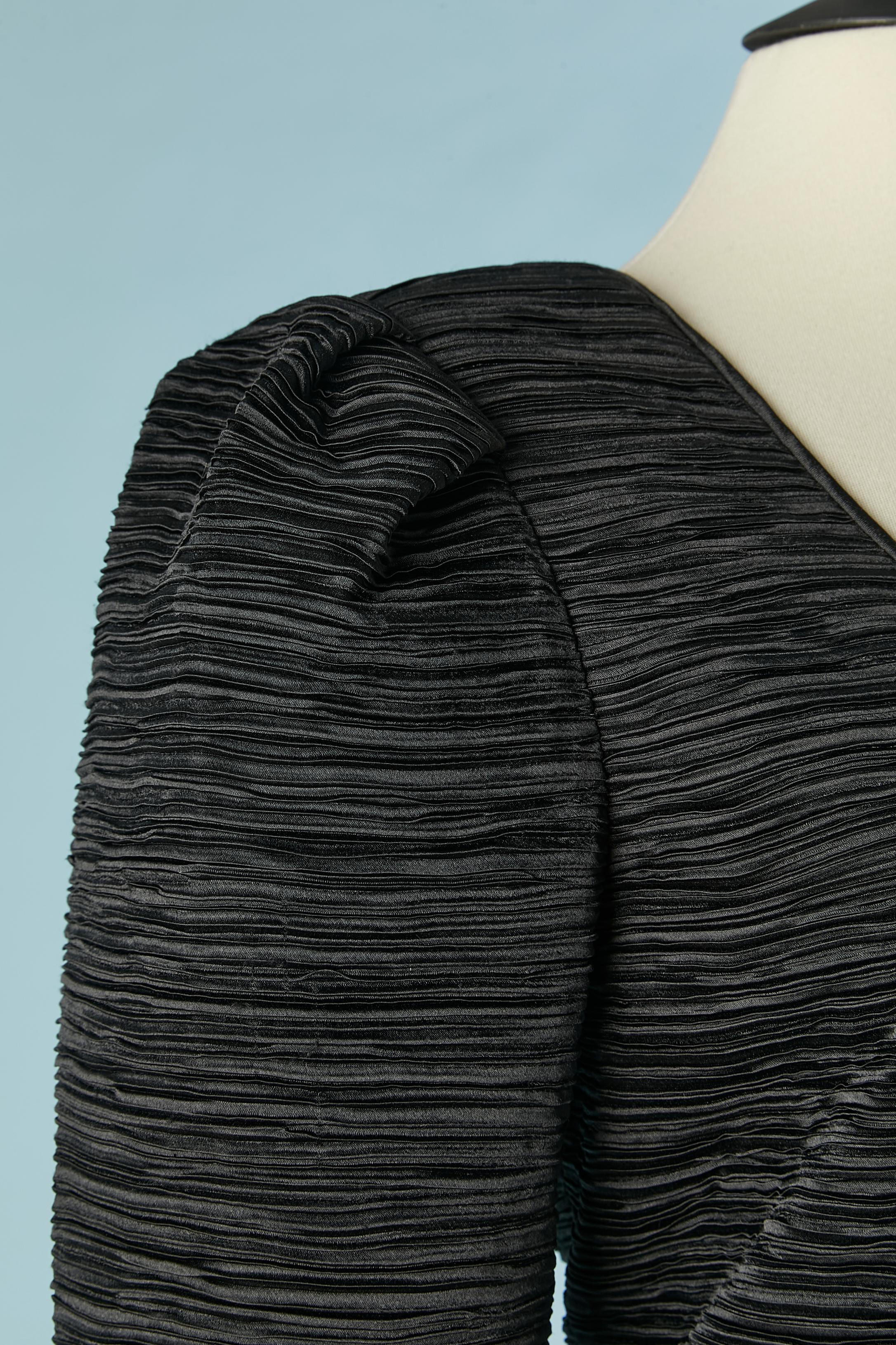 Vestido de cóctel negro en tejido plisado Fortuny  Pierre Labiche Circa años 80 en Excelente estado para la venta en Saint-Ouen-Sur-Seine, FR
